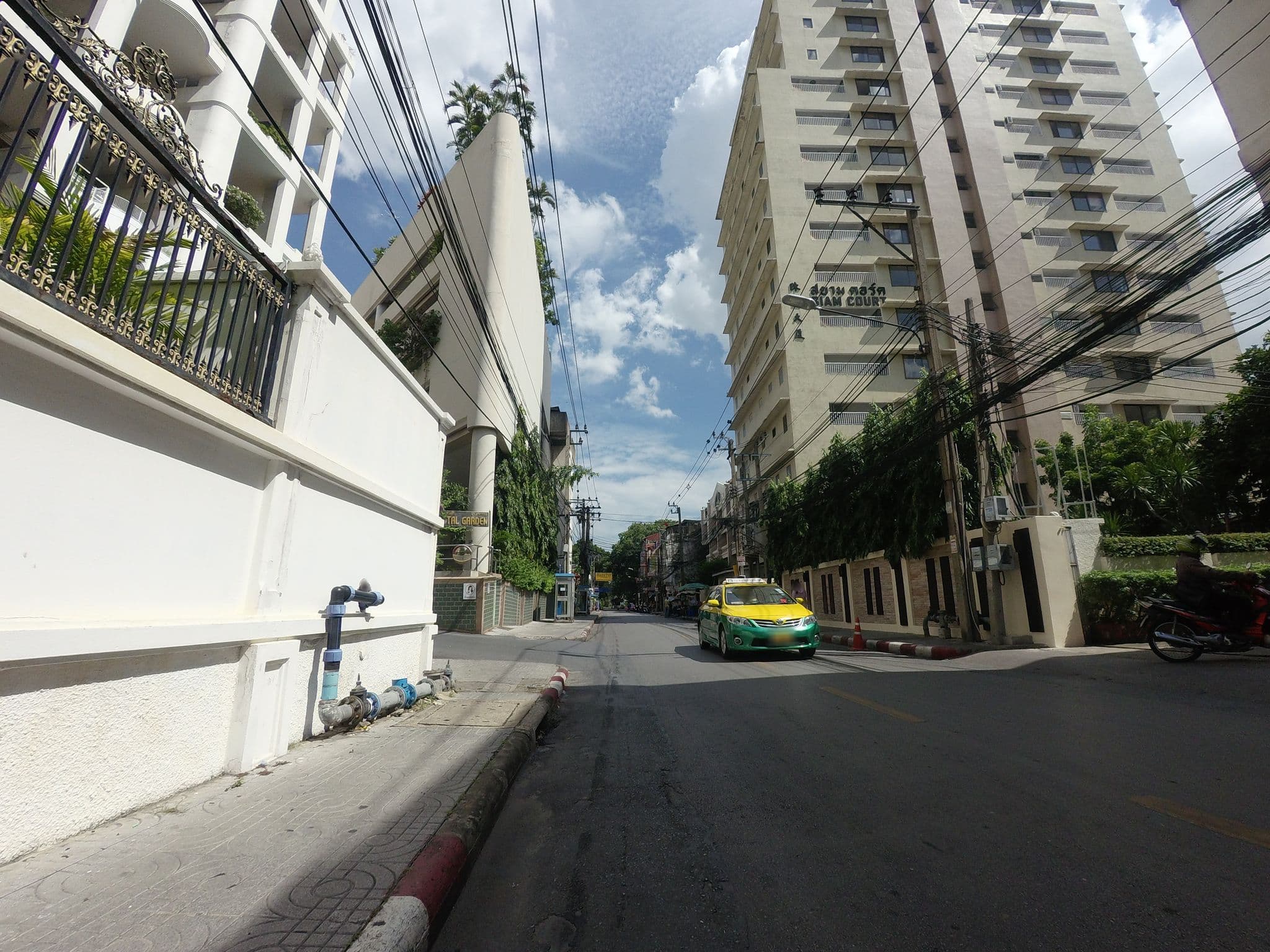 Street view near Siam Court Hotel ., Makkasan — © mishari (CC BY-SA · Mapillary)