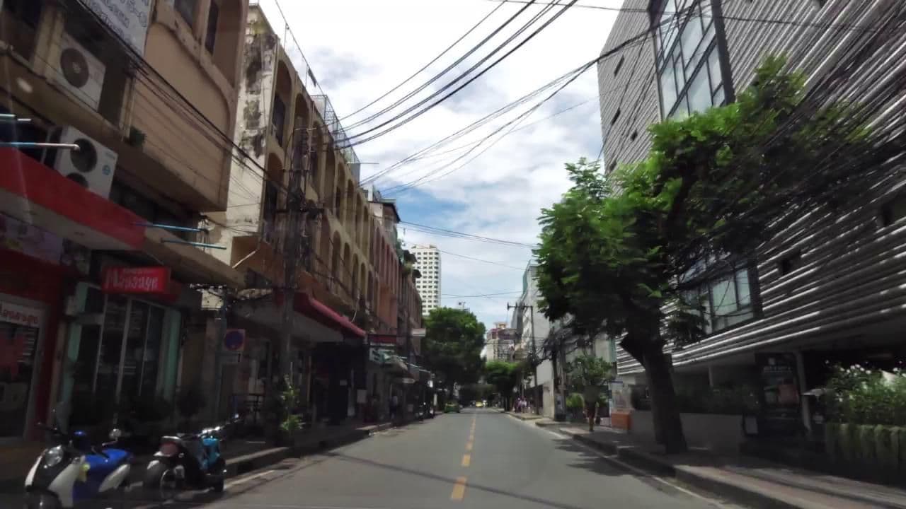 Street view near Swimming Pool @ Citadines, Makkasan — © toffy (CC BY-SA · Mapillary)