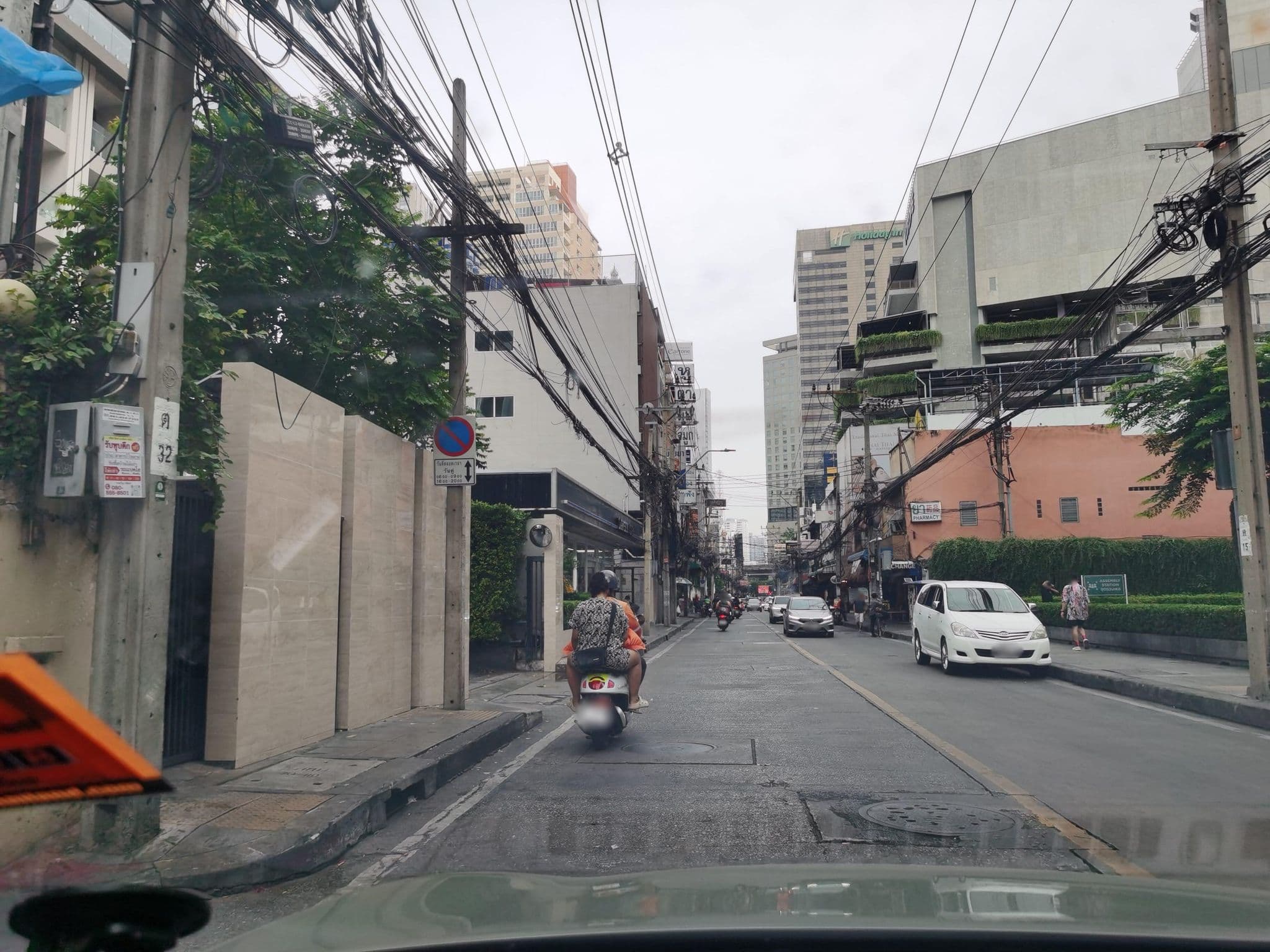 Street view near รร.อิมพีเรียม กรีนปาร์ค สุขุมวิท, Watthana — © lin_wang (CC BY-SA · Mapillary)