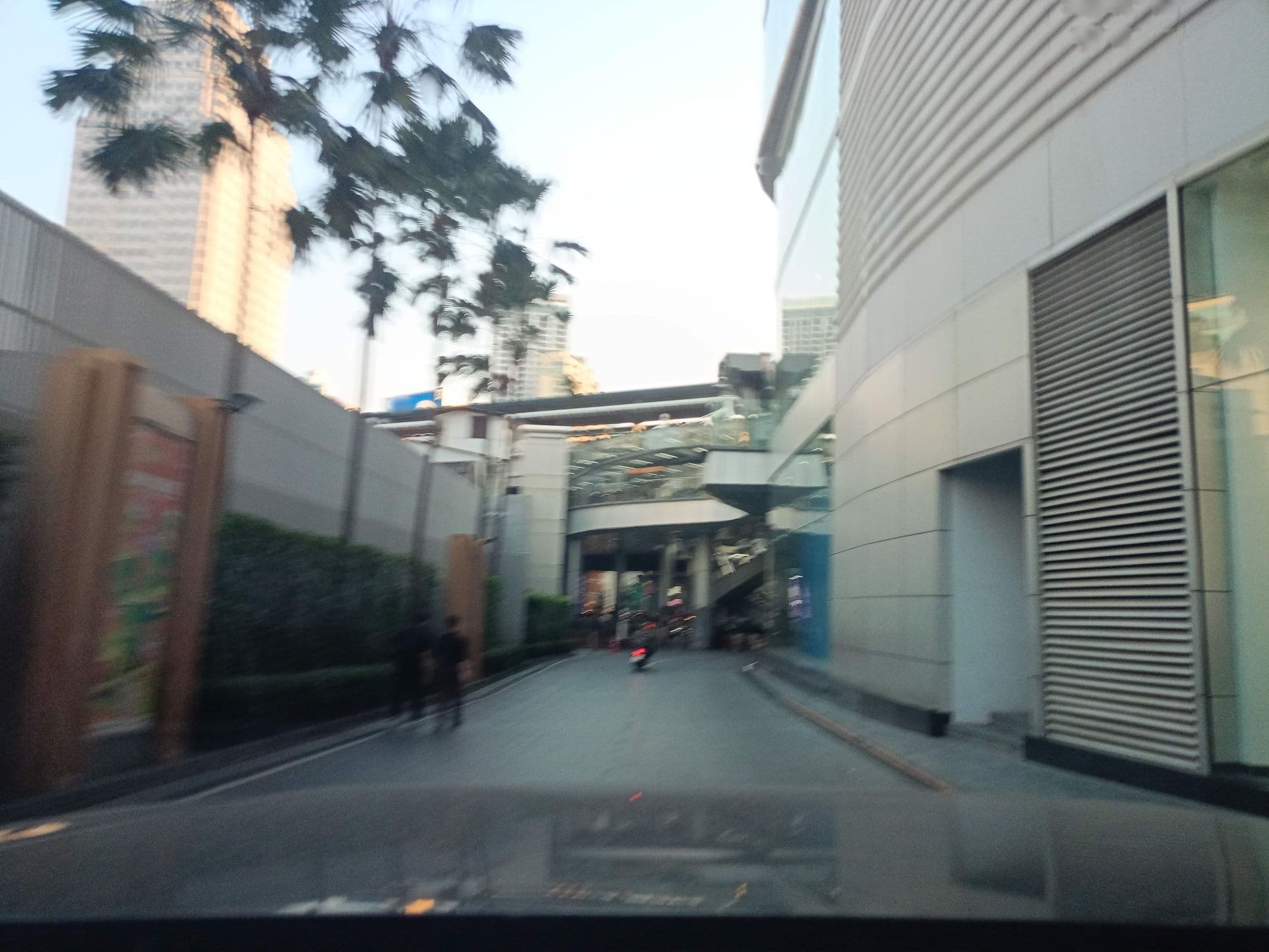 Street view near Swimming Pool, Makkasan — © kasetitkml_pipitchai (CC BY-SA · Mapillary)