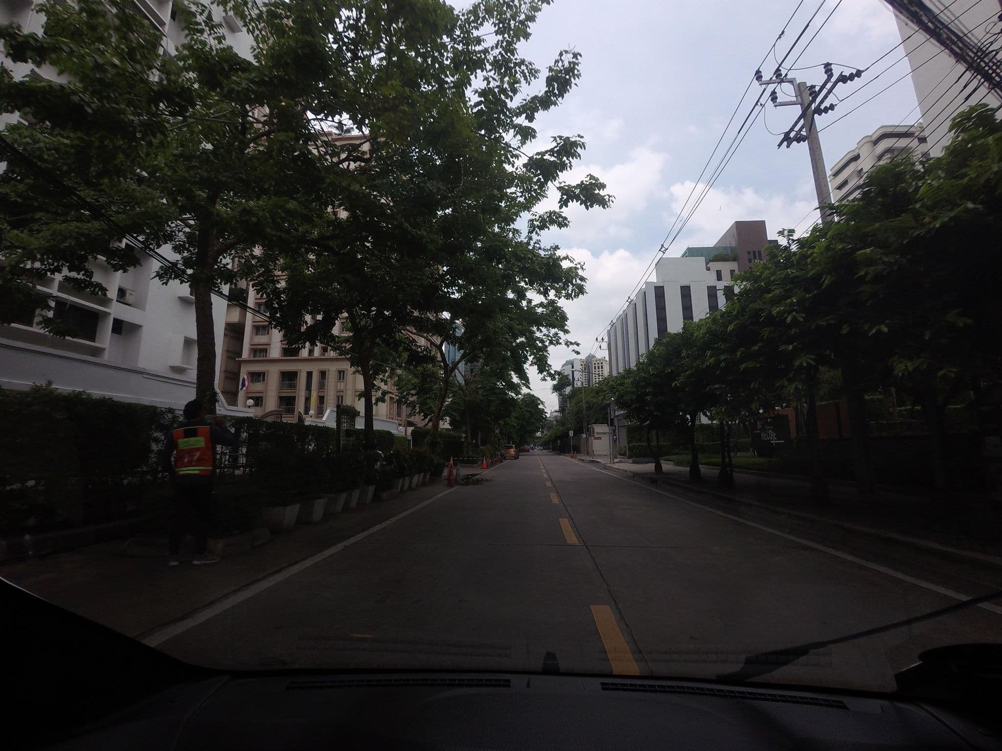 Street view near BW Samui Bayview & Samui Laguna Resort Bkk office, Makkasan — © mishari (CC BY-SA · Mapillary)