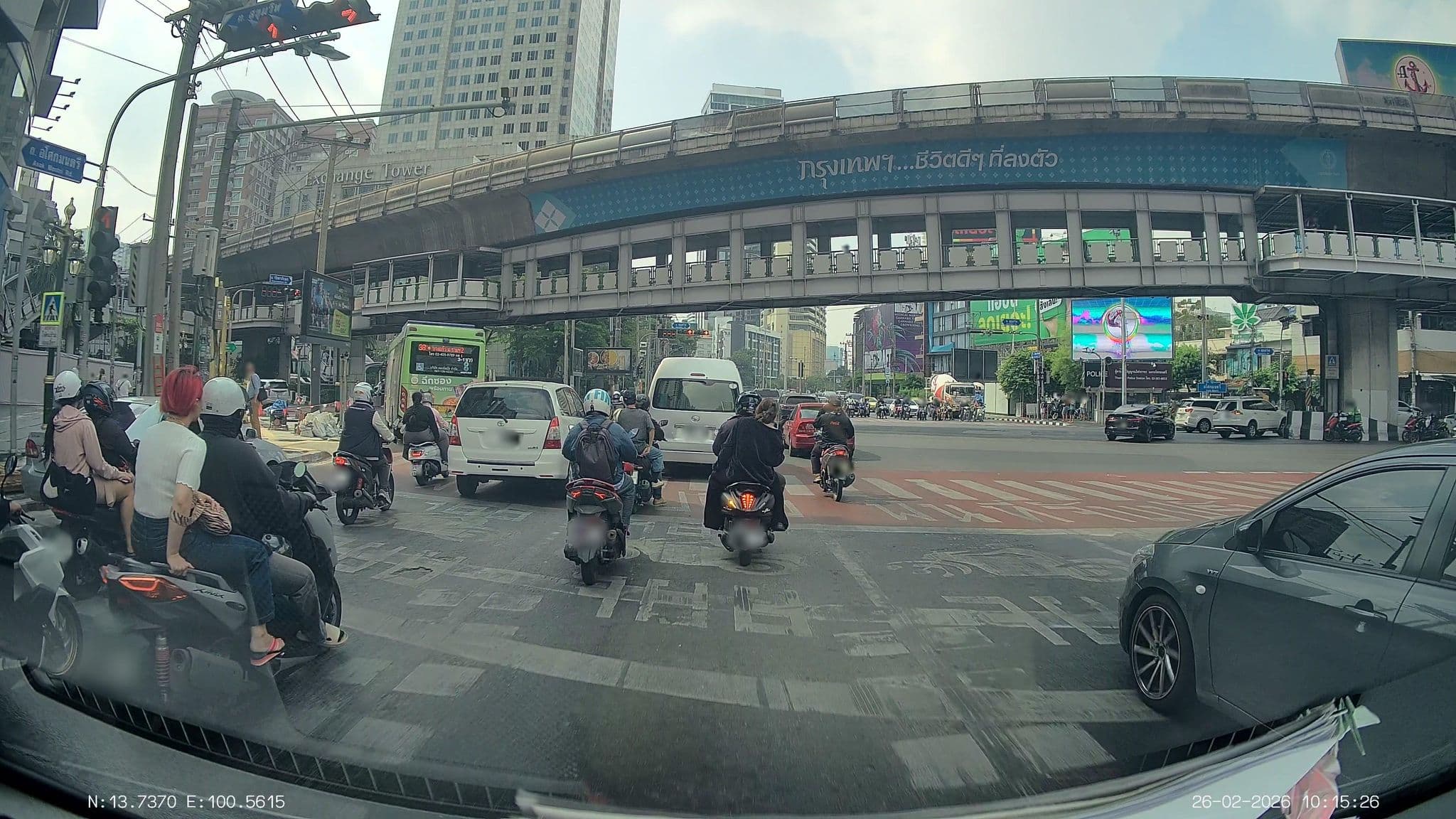 Street view near The Resident Lounge Room, Lobby Floor @ Marriott Executive Apartments Sukhumvit Park, Makkasan — © ThailandCambodia (CC BY-SA · Mapillary)