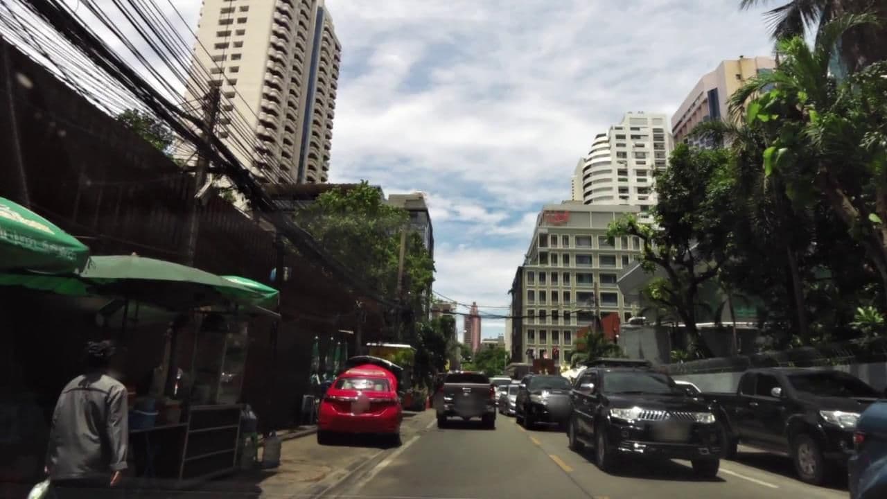 Street view near Baan Sukhumvit Inn Soi 20, Watthana — © toffy (CC BY-SA · Mapillary)
