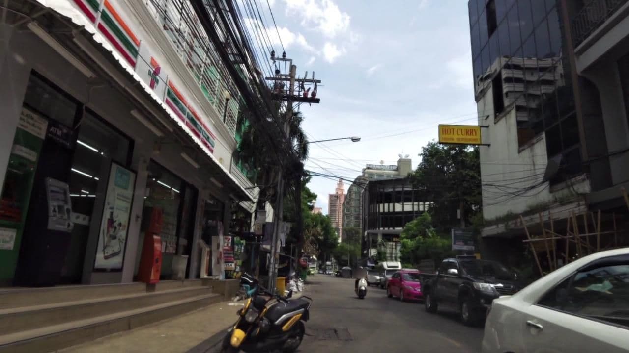 Street view near Sukhumvit 20 Hotel, Watthana — © toffy (CC BY-SA · Mapillary)