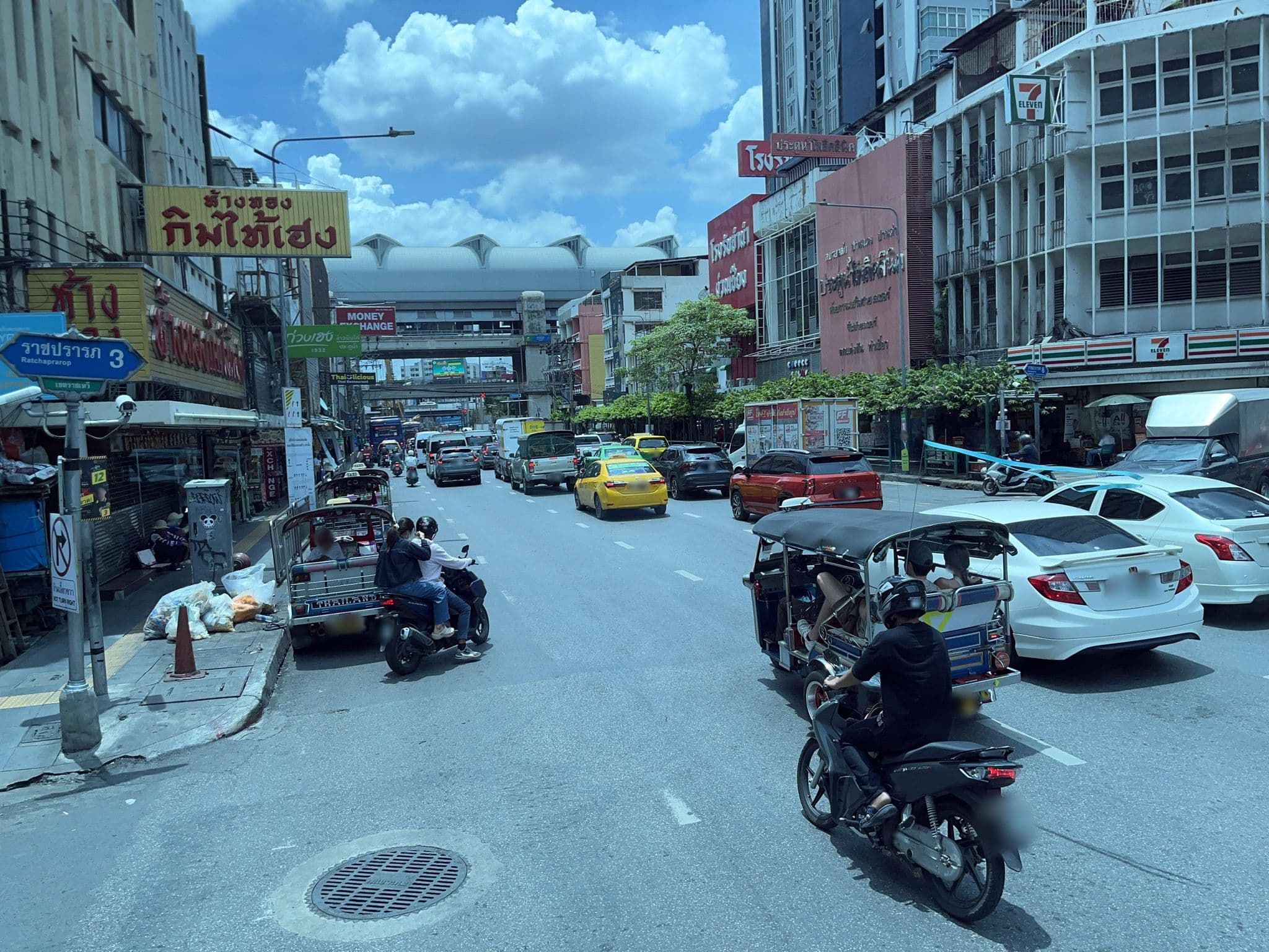 Street view near U Hostel, Makkasan — © DriveWithHoang (CC BY-SA · Mapillary)