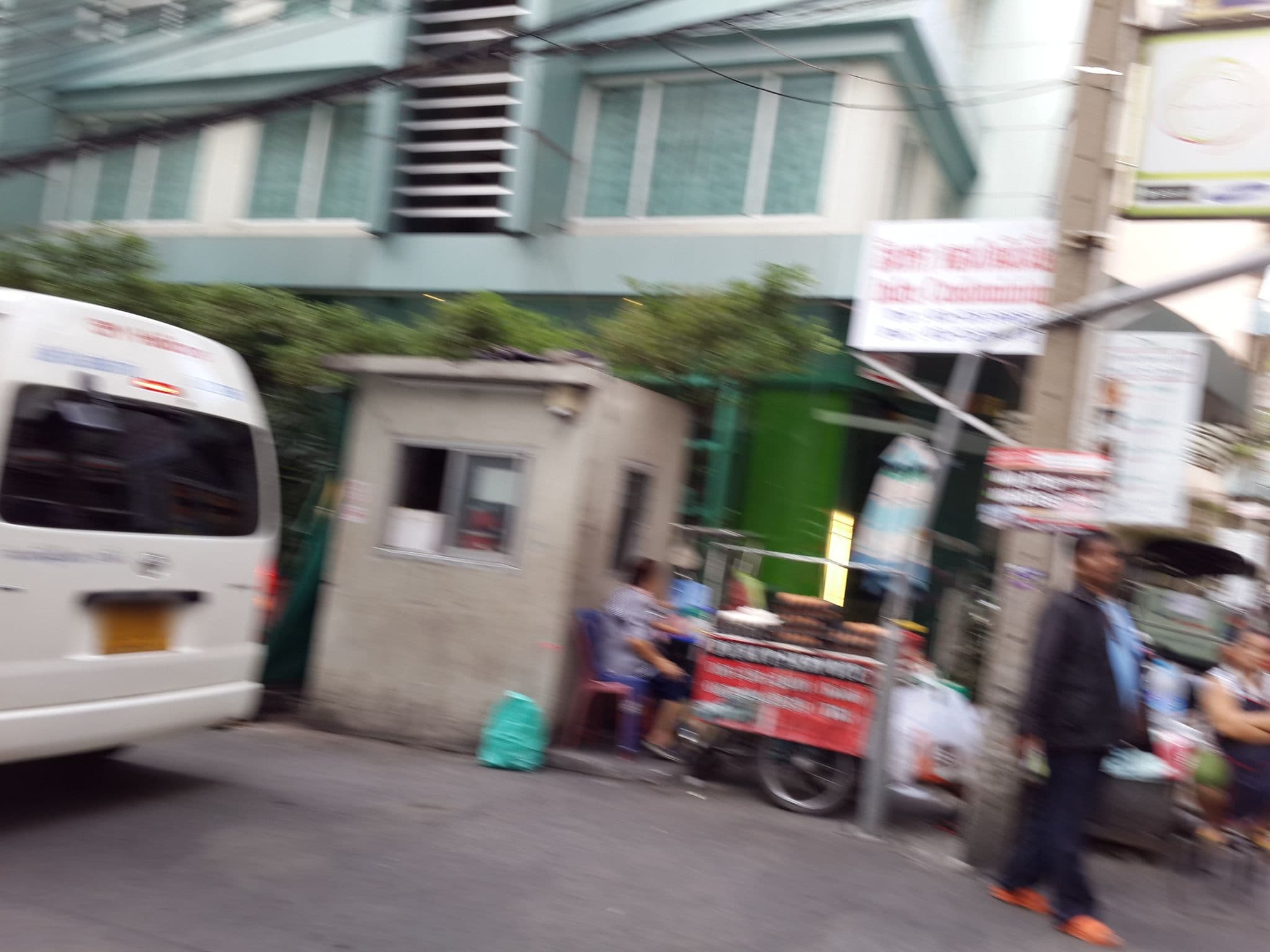 Street view near Amber Inn, Makkasan — © mishari (CC BY-SA · Mapillary)