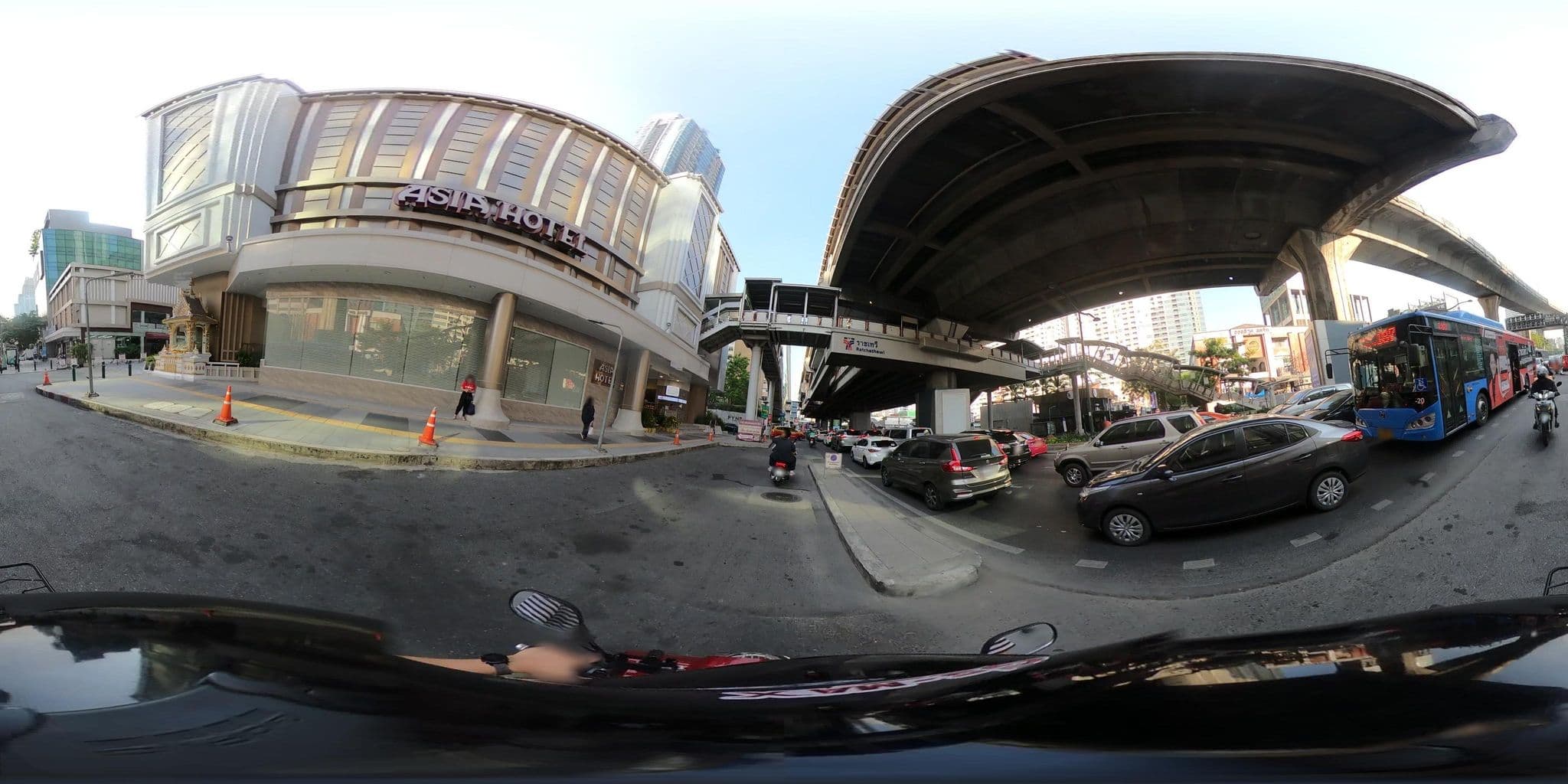 Street view near VHotel, Ratchathewi — © NatchaponJ (CC BY-SA · Mapillary)