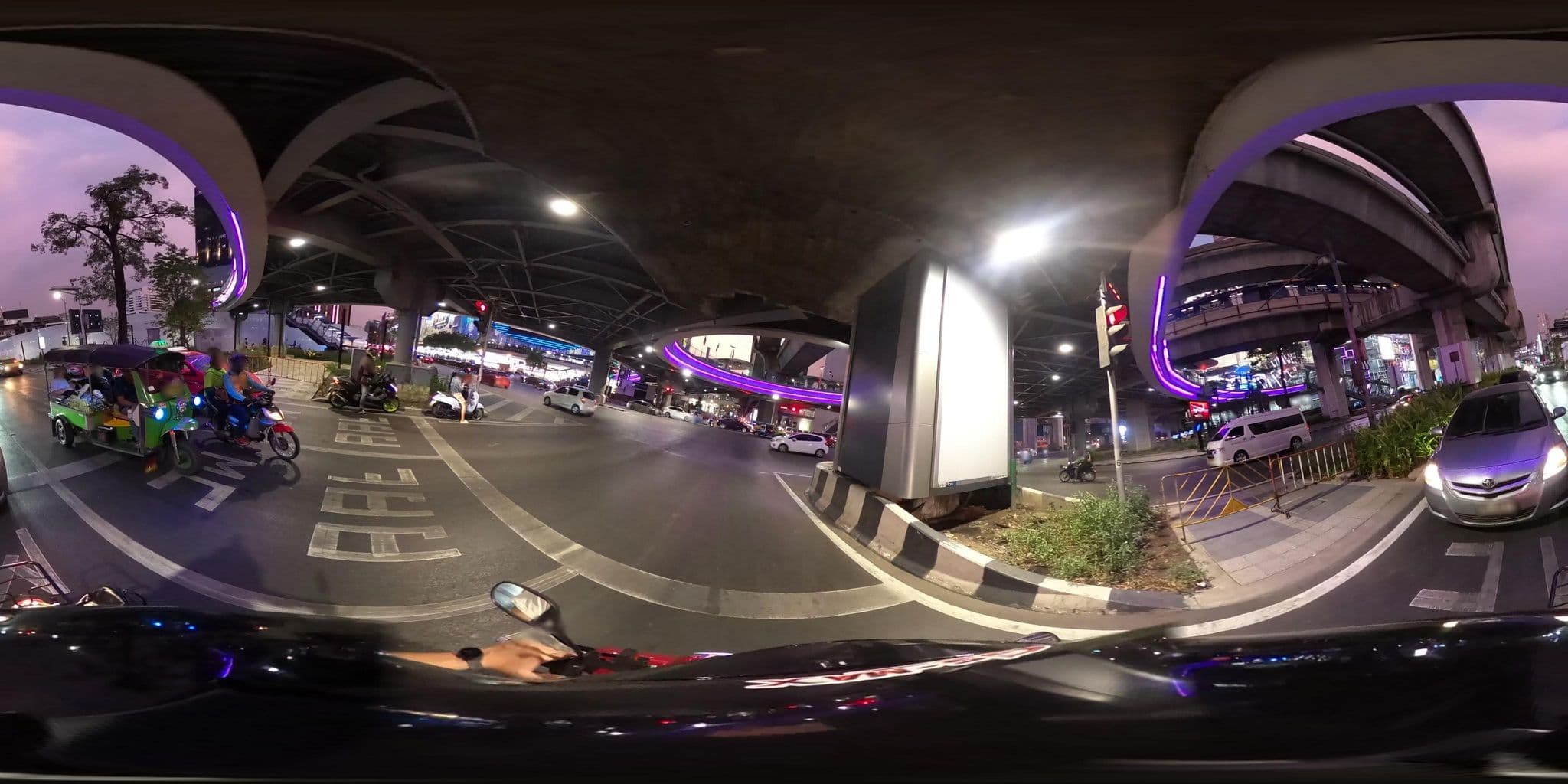 Street view near Llt Bankkok Hotel, Ratchathewi — © NatchaponJ (CC BY-SA · Mapillary)
