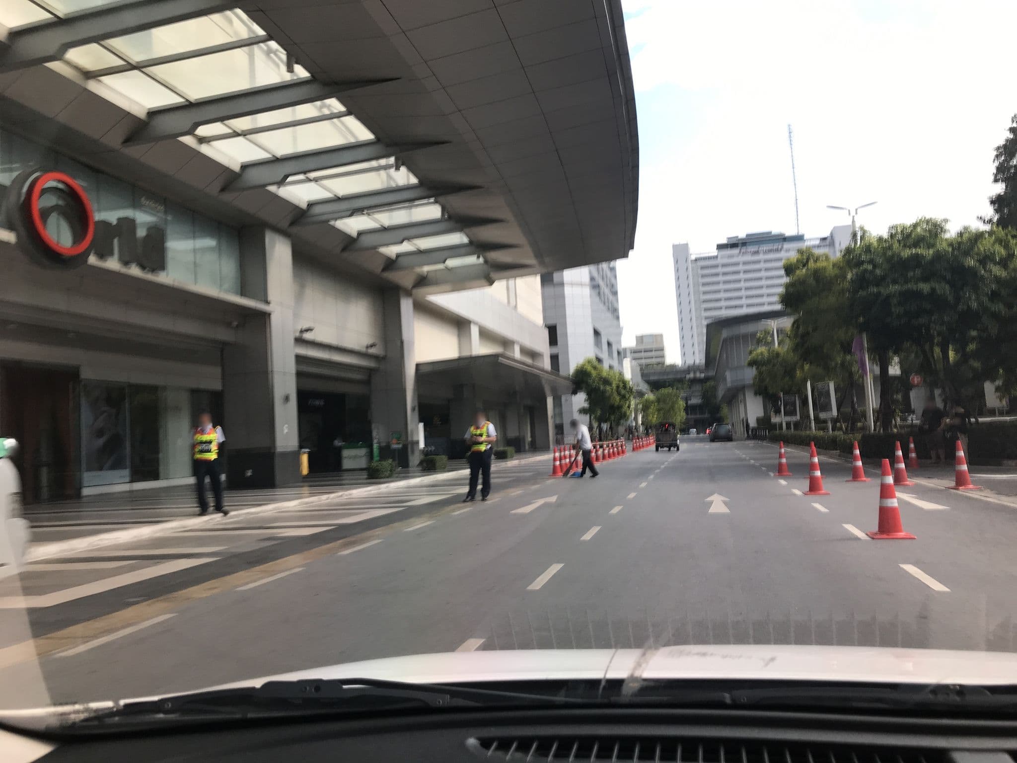 Street view near ห้อง 4320 โรงแรม centara grand at central world, Makkasan — © balletty (CC BY-SA · Mapillary)