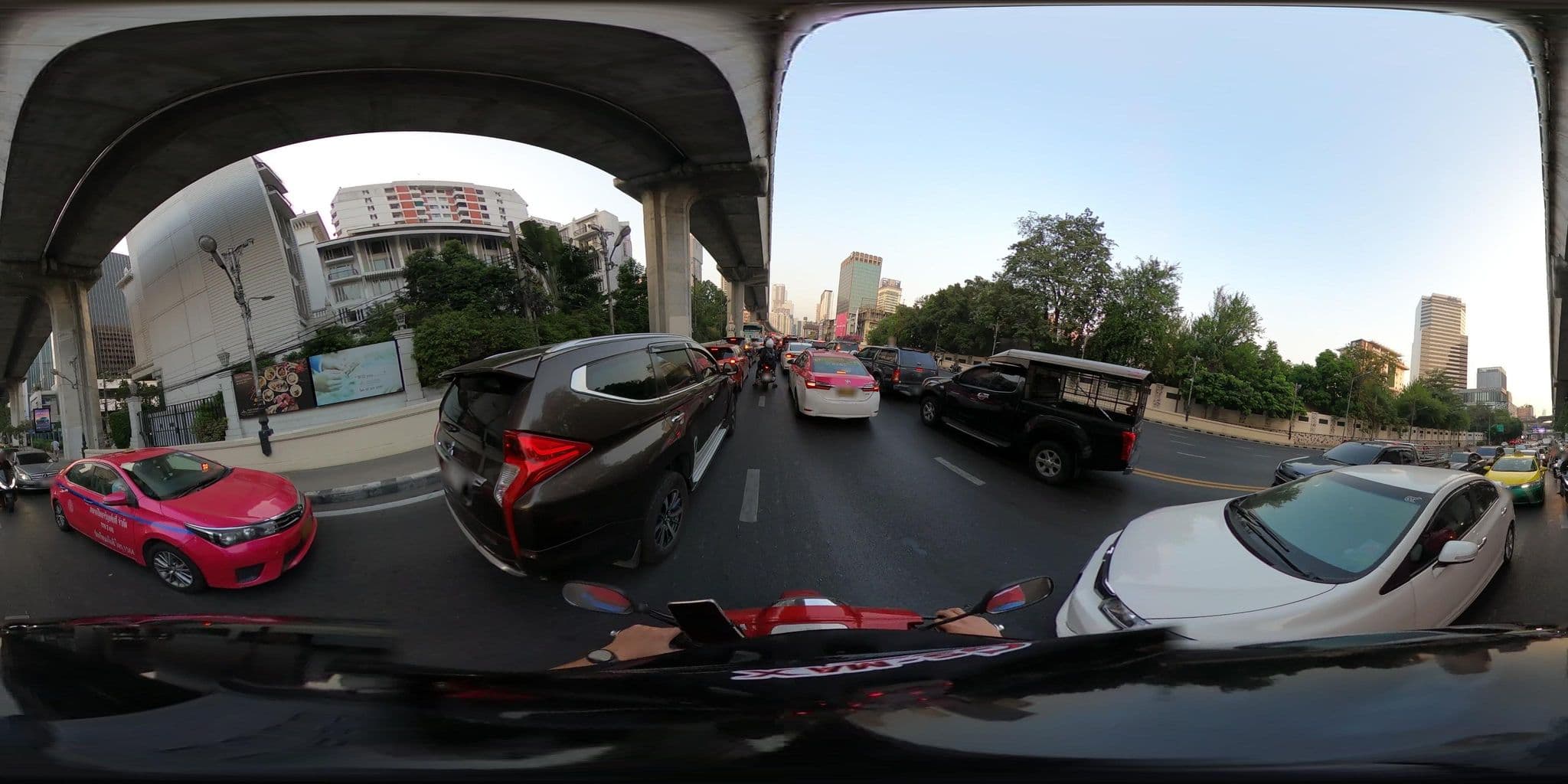 Street view near โรงแรมหัวช้างเฮอริเทจ (Hua Chang Heritage Hotel), Ratchathewi — © NatchaponJ (CC BY-SA · Mapillary)
