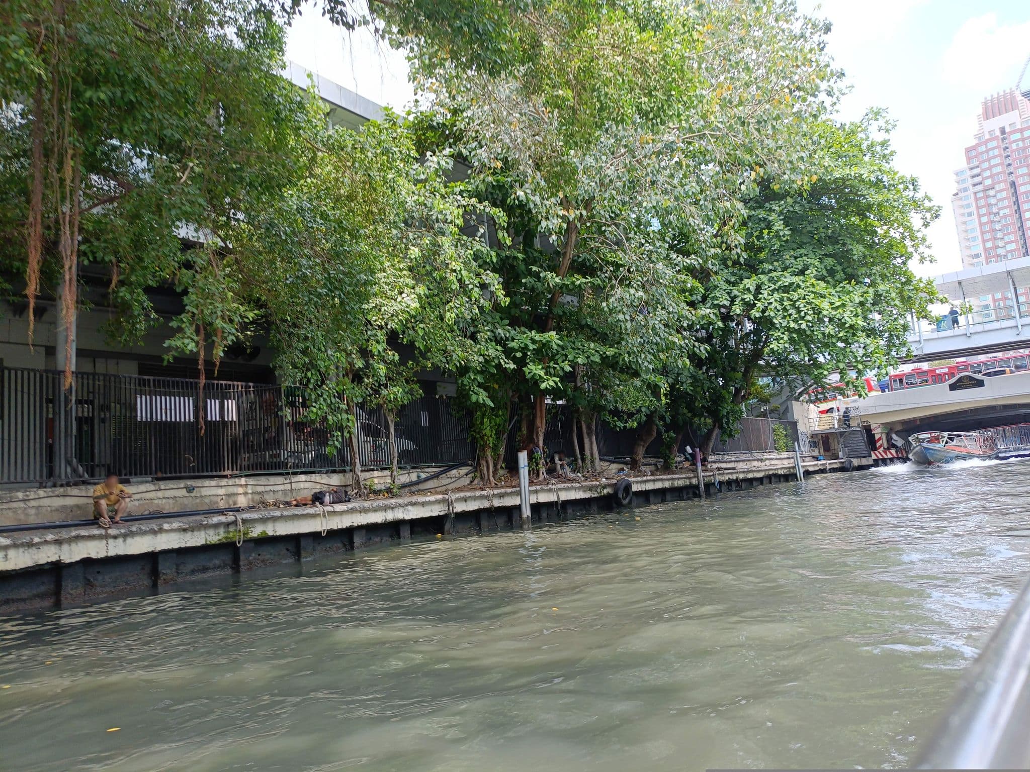 Street view near Hotel Depannya Platinum, Gak Boleh Sebut Nama Takut Dikira Sombong, Makkasan — © skillsy (CC BY-SA · Mapillary)