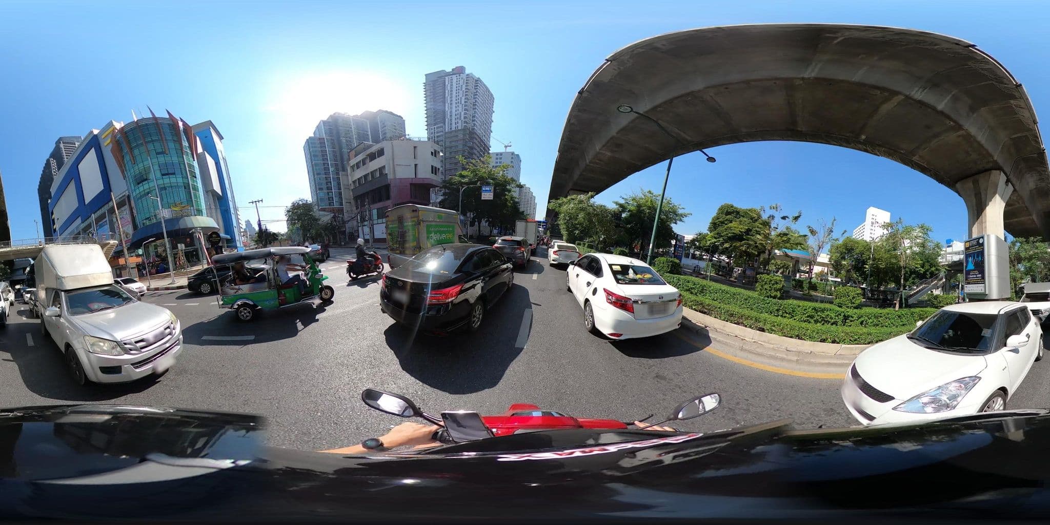 Street view near Lemonseed Rooms, Ratchathewi — © NatchaponJ (CC BY-SA · Mapillary)