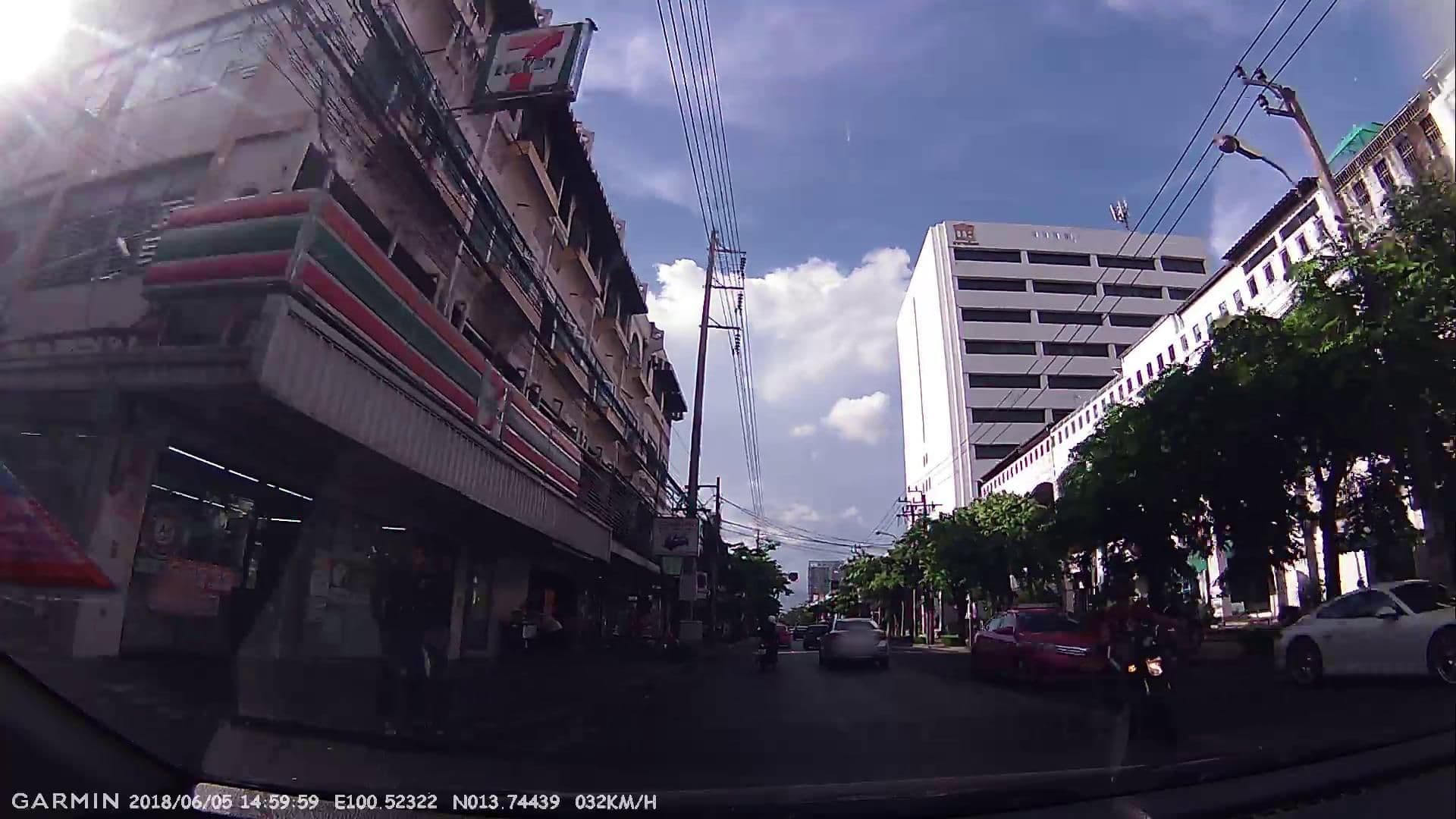 Street view near Cubic Bangkok Hostel, Pathum Wan — © dukeduke (CC BY-SA · Mapillary)