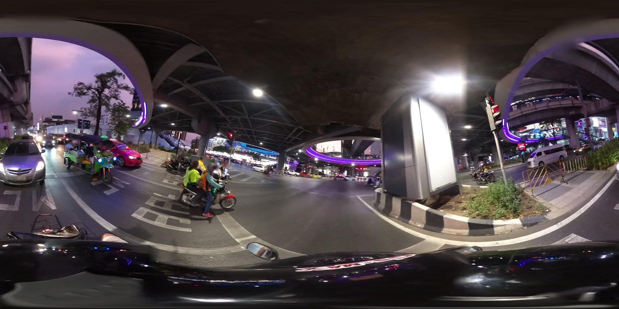 Street view near Suan Peung Resort, Ratchathewi — © NatchaponJ (CC BY-SA · Mapillary)