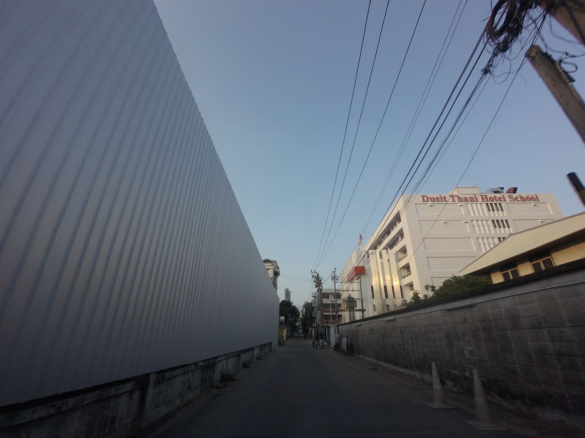 Street view near บริษัท ดุสิต ฮอสปิตัลลิตี้ เซอร์วิสเซส จำกัด, Makkasan — © mishari (CC BY-SA · Mapillary)