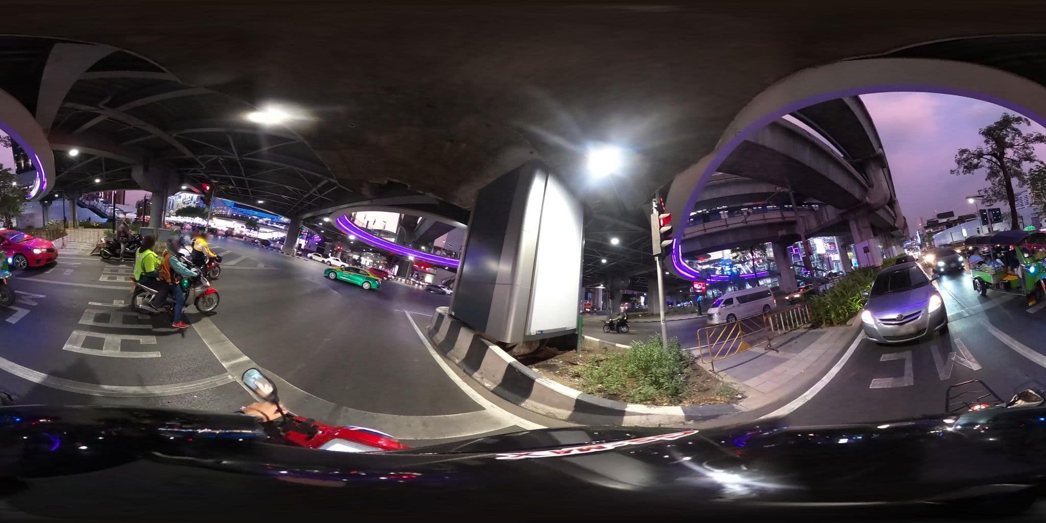 Street view near Morden Loft Design Home in Siam, Ratchathewi — © NatchaponJ (CC BY-SA · Mapillary)