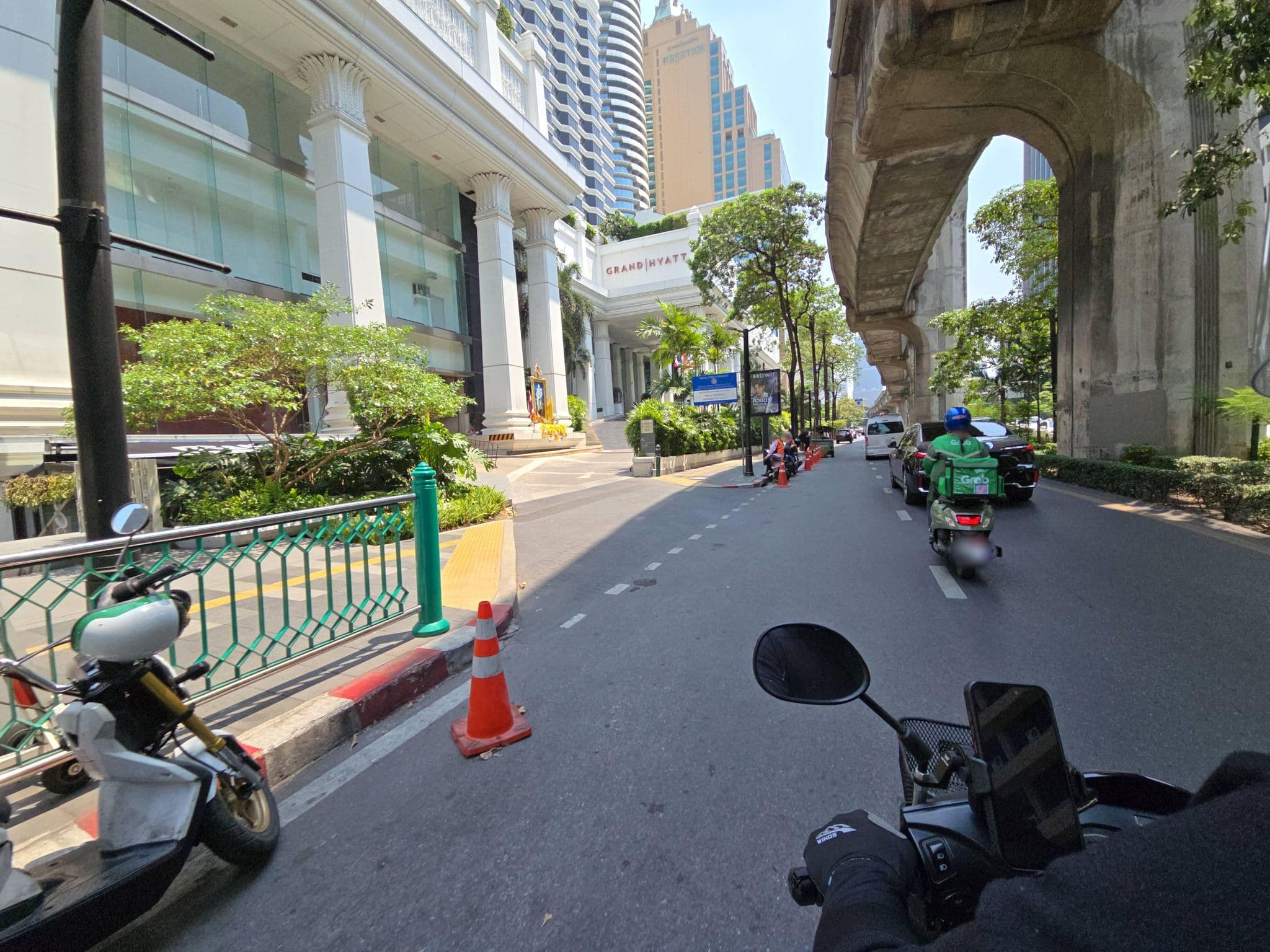 Street view near Neeracha & Wijak Engagement Ceremony 07/05/11, Makkasan — © Poolert (CC BY-SA · Mapillary)