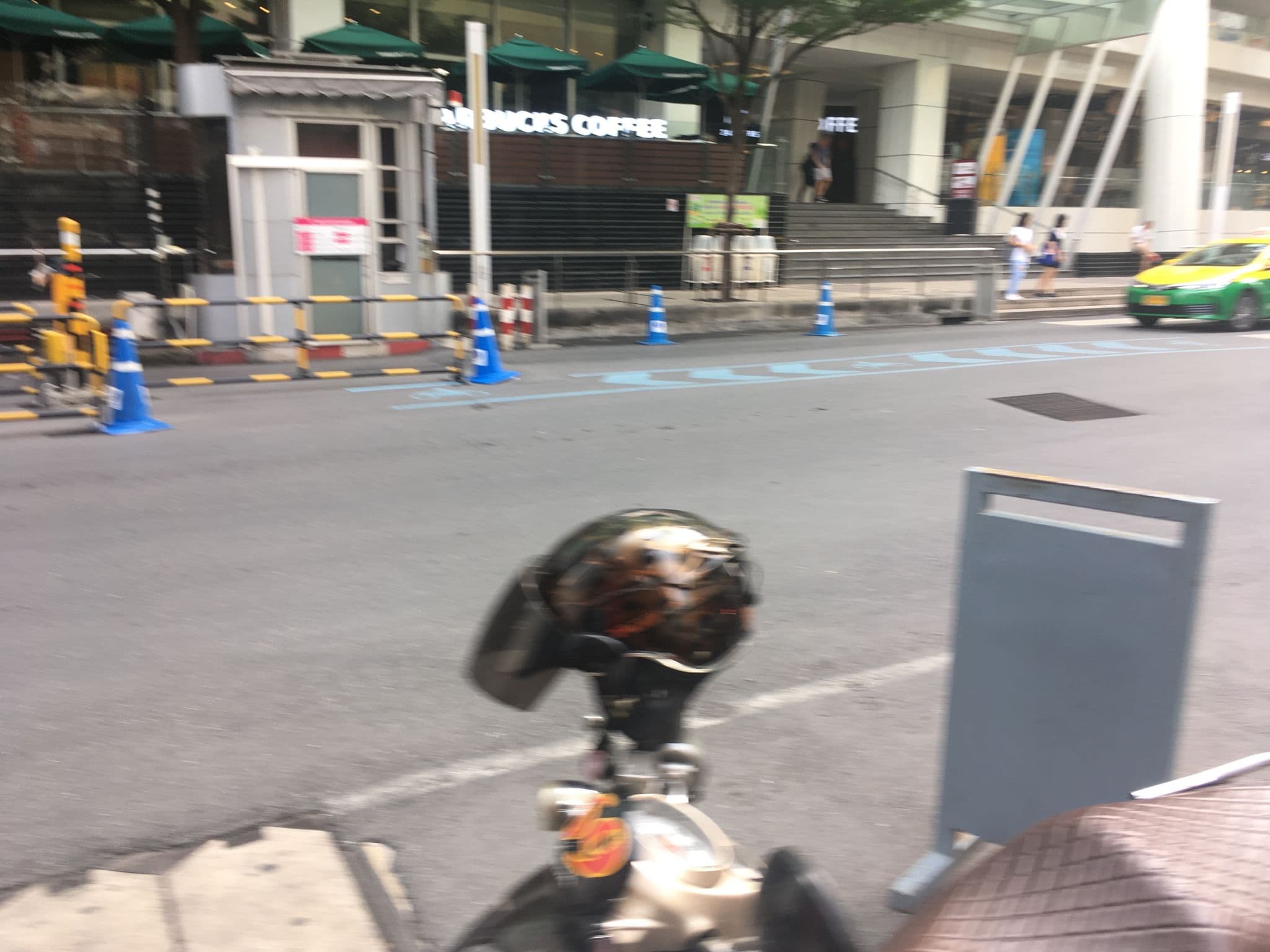 Street view near PoolSide, Makkasan — © nawiya (CC BY-SA · Mapillary)