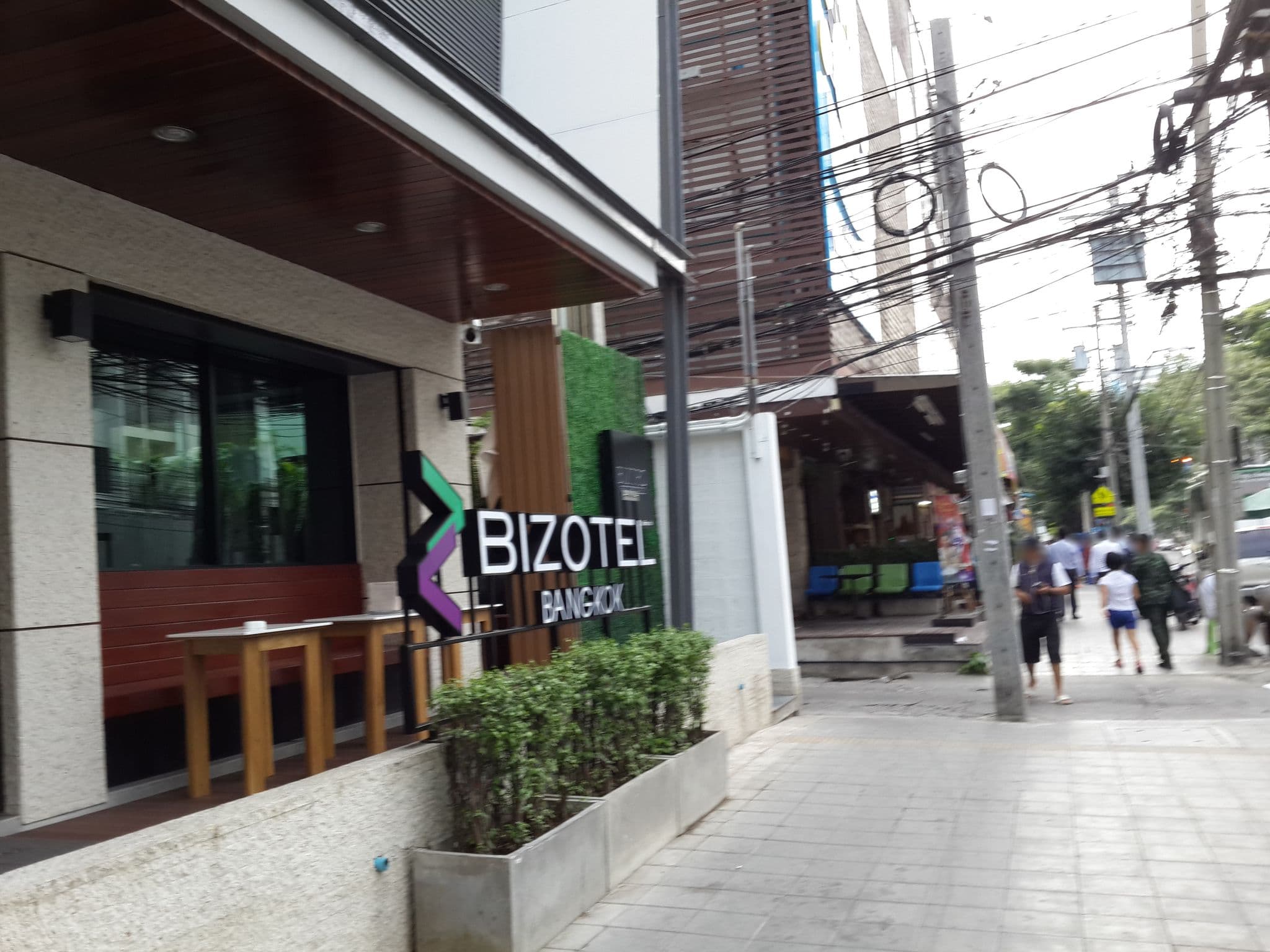 Street view near Bizotel Bangkok, Ratchathewi — © mishari (CC BY-SA · Mapillary)