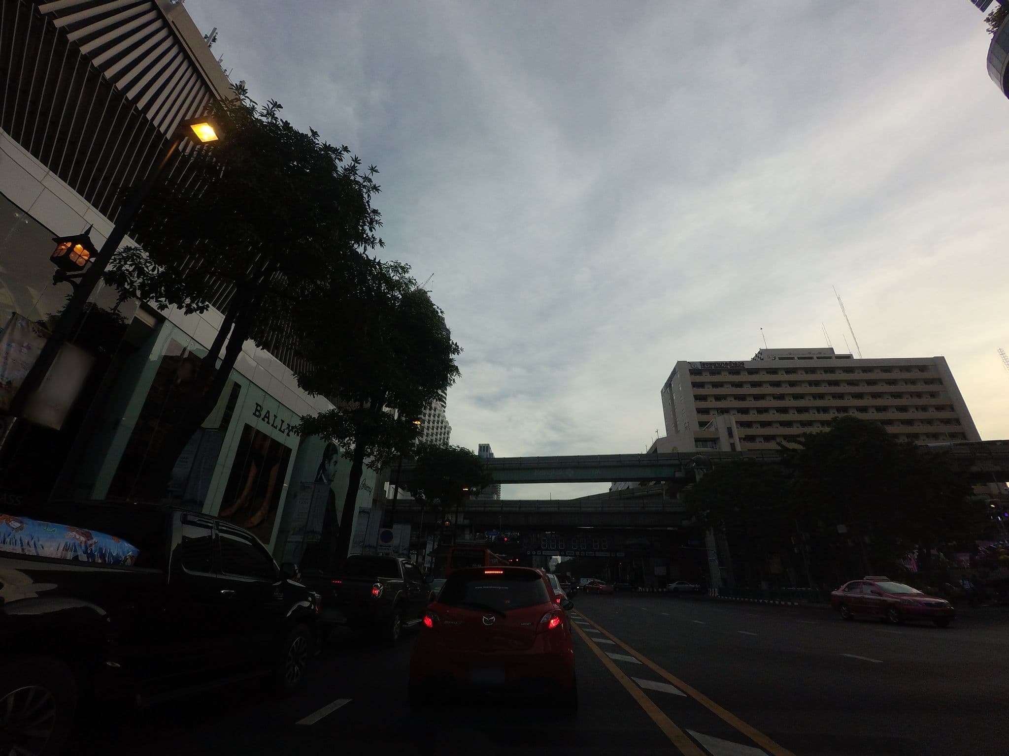 Street view near Intercontinental 2826, Makkasan — © mishari (CC BY-SA · Mapillary)