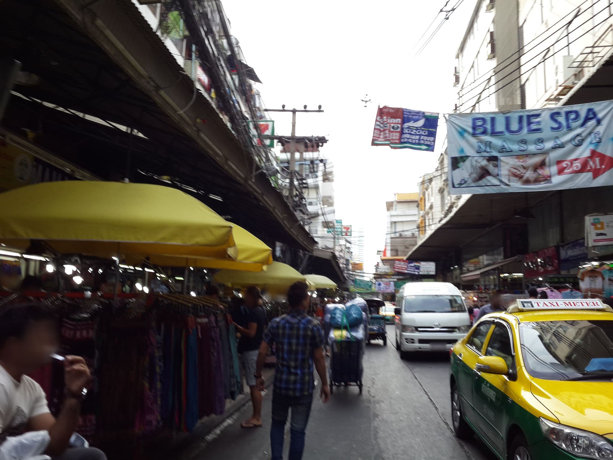 Street view near rose house hotel, Makkasan — © mishari (CC BY-SA · Mapillary)