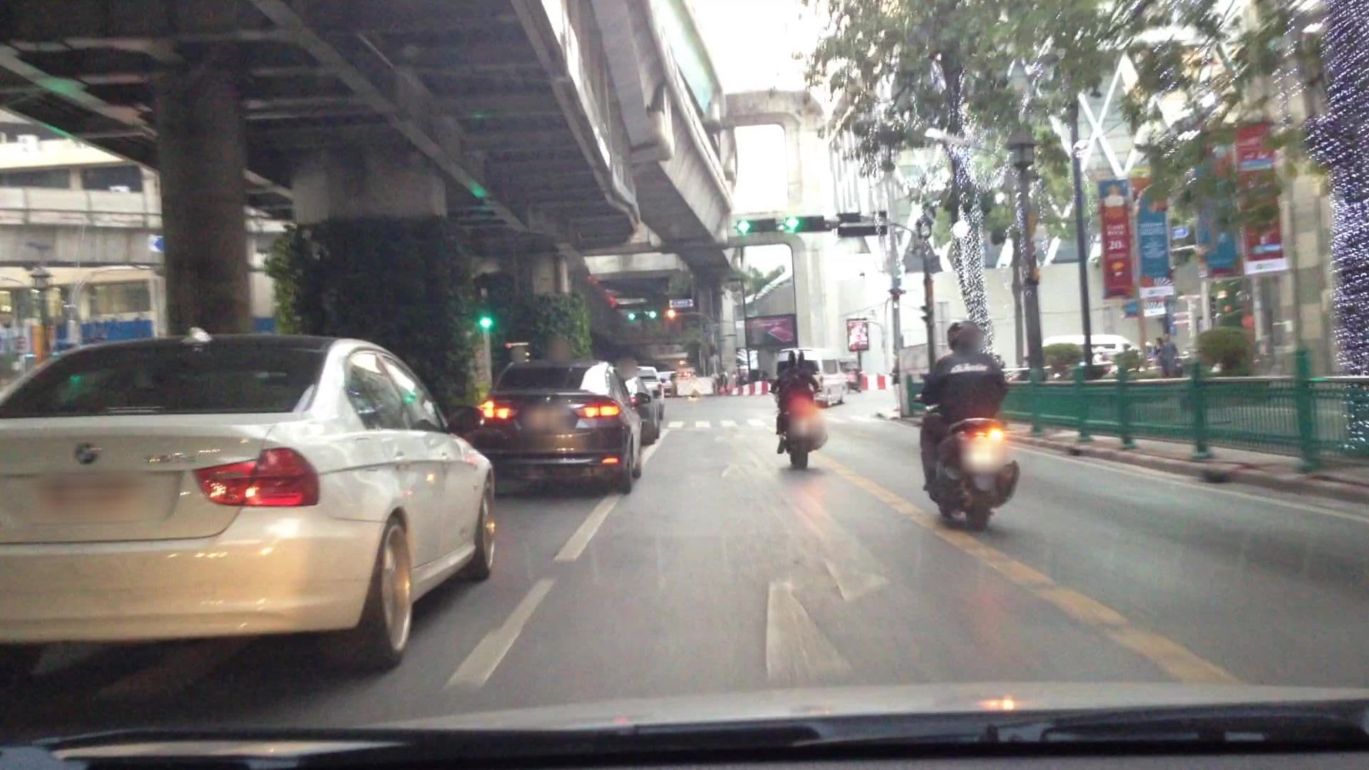 Street view near โรงแรมแกรนด์ ไฮแอท เอราวัณ โซนแคมปัส, Makkasan — © lvl5 (CC BY-SA · Mapillary)