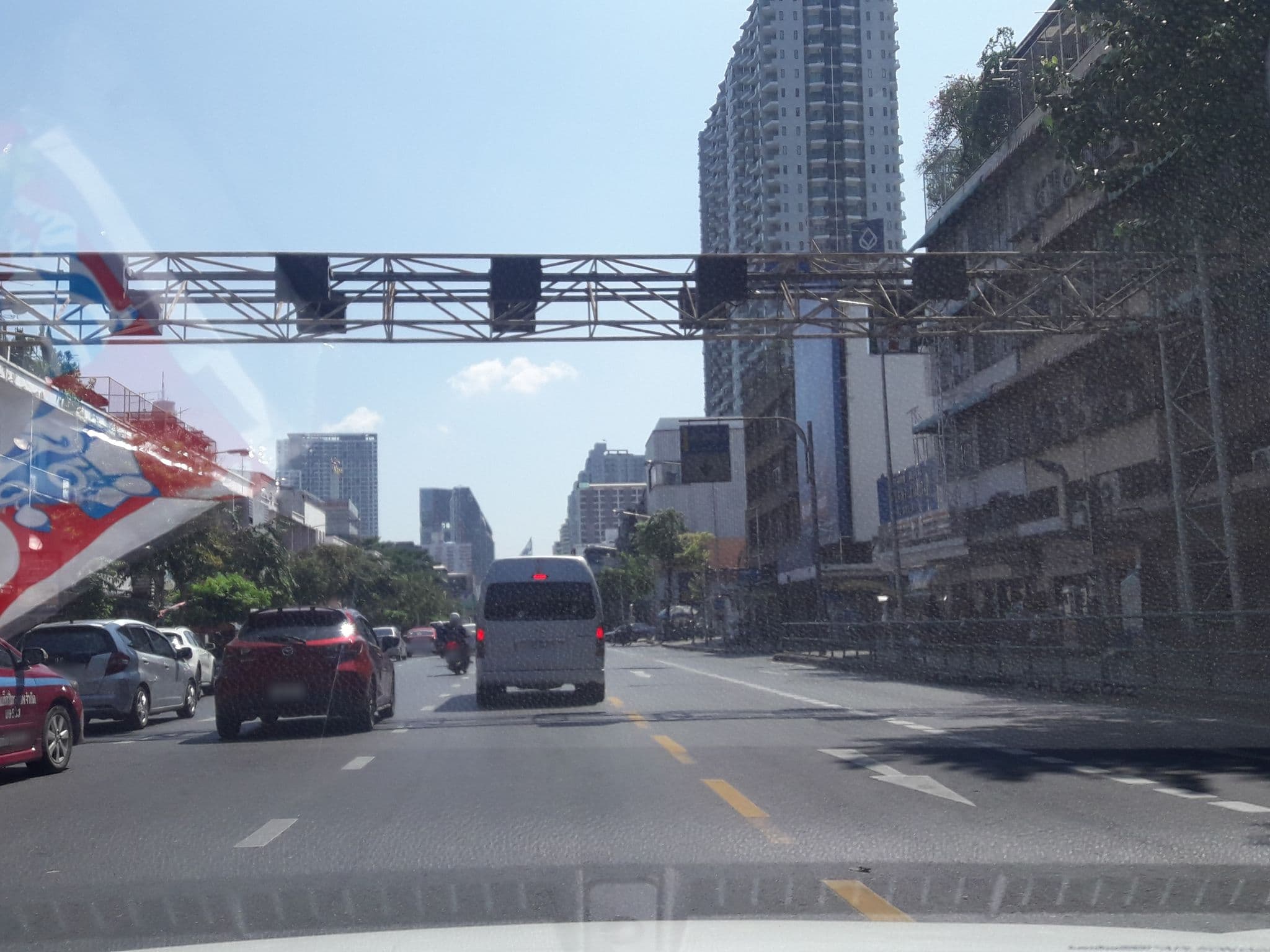 Street view near Centara Watergate Pavillion Hotel Bangkok, Bangkok Riverside — © jetman11 (CC BY-SA · Mapillary)