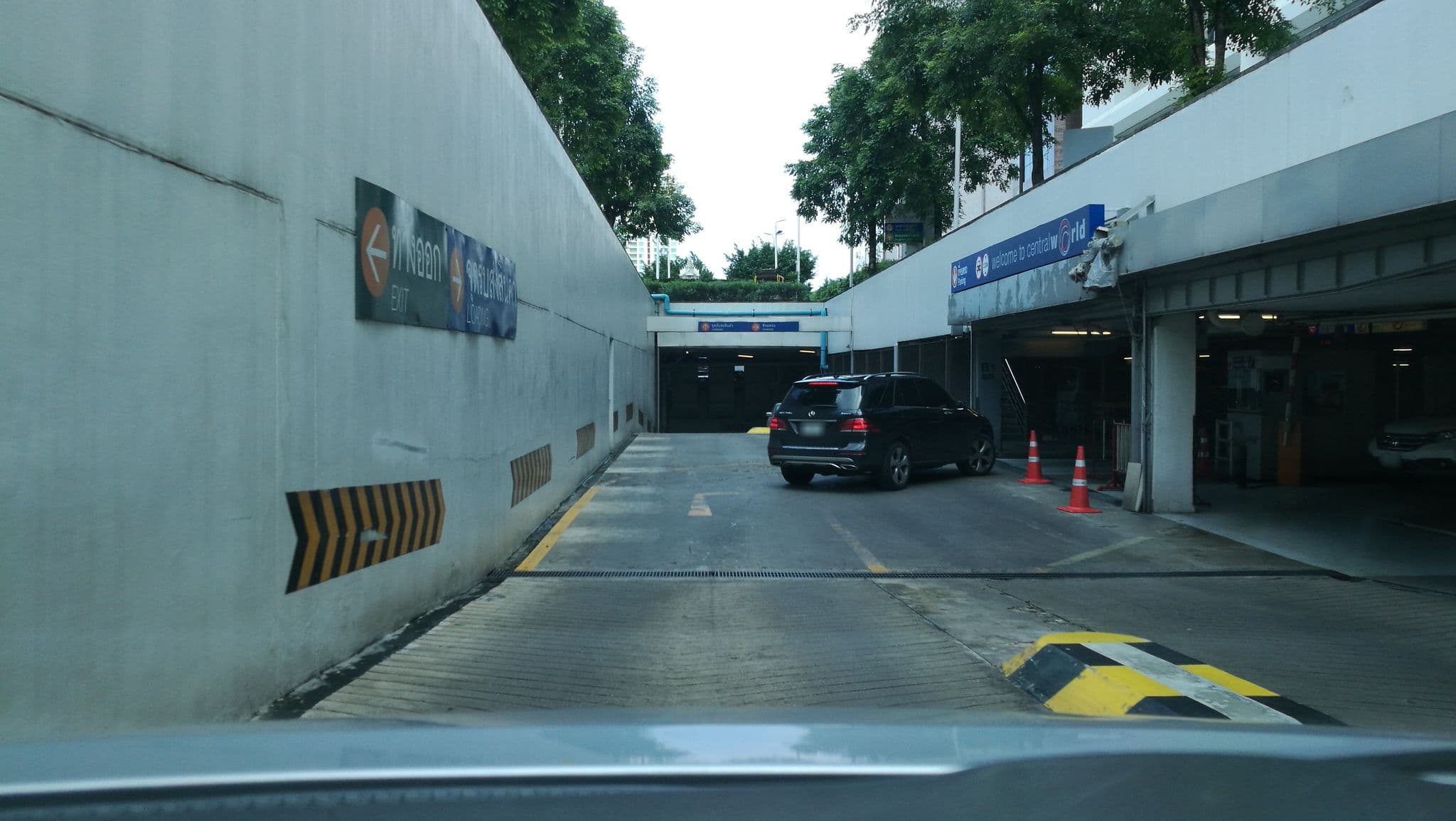 Street view near Central Hospitality International, Makkasan — © ratirat (CC BY-SA · Mapillary)