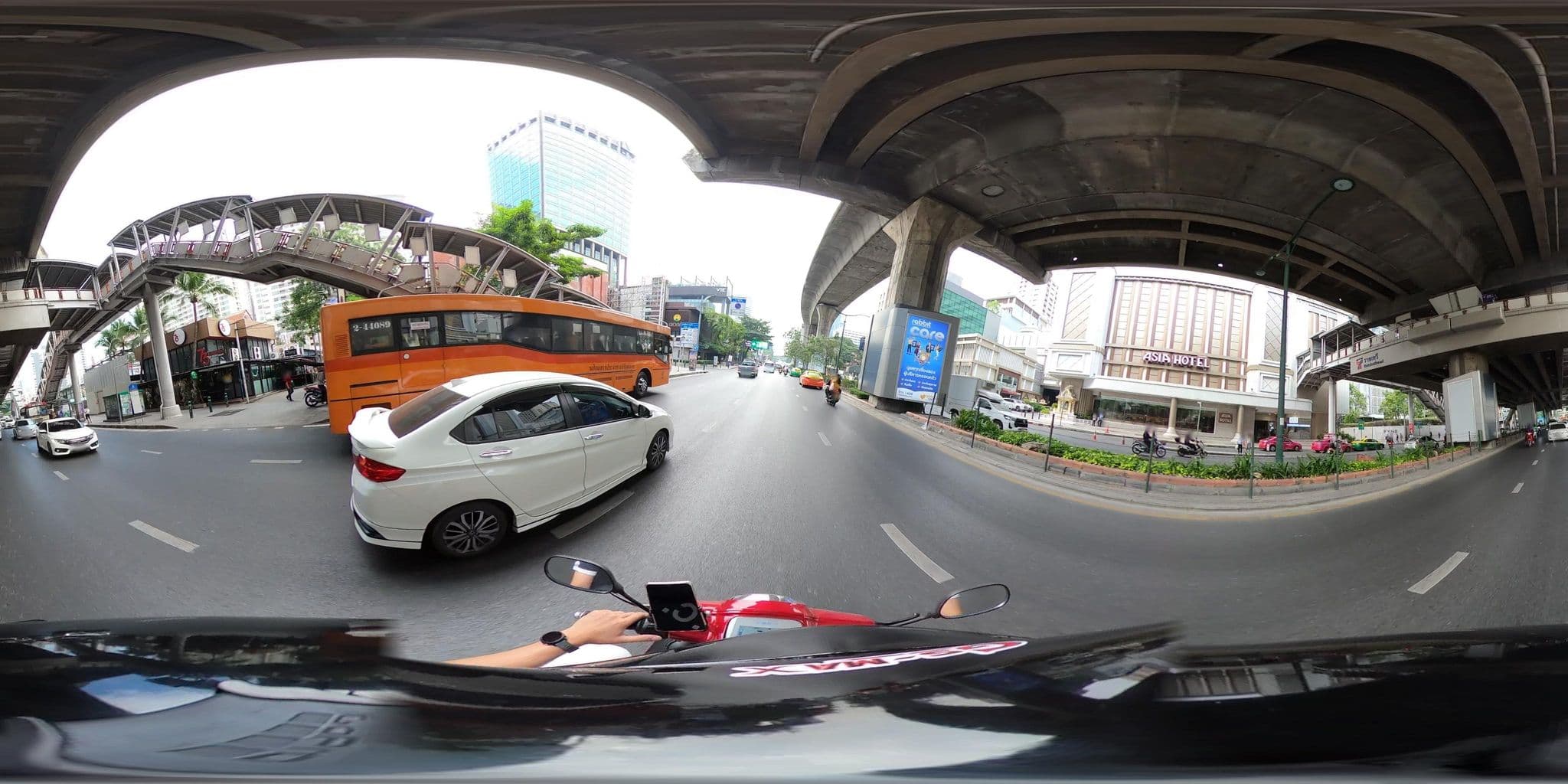 Street view near Swimming Pool, Ratchathewi — © NatchaponJ (CC BY-SA · Mapillary)