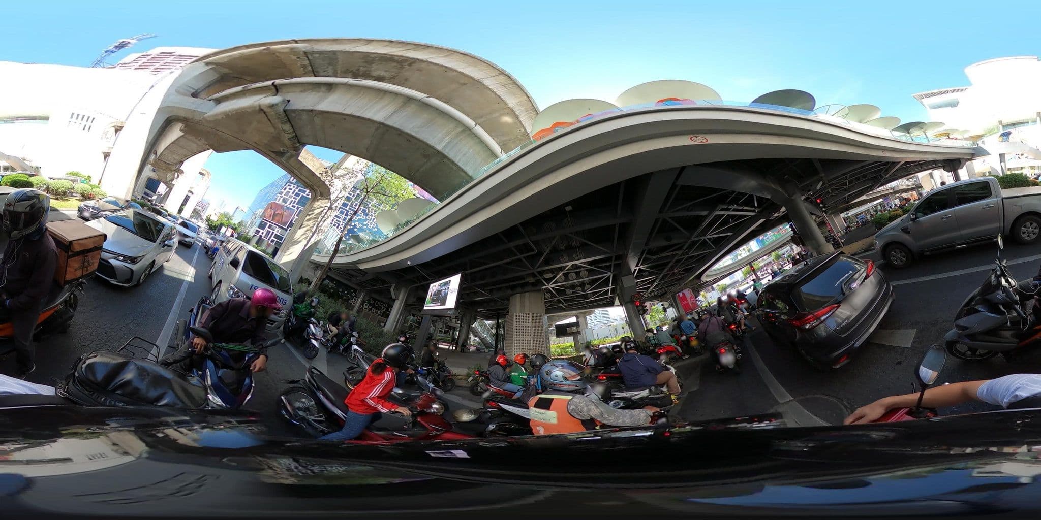 Street view near ภูไอยรา รีสอร์ท, Pathum Wan — © NatchaponJ (CC BY-SA · Mapillary)