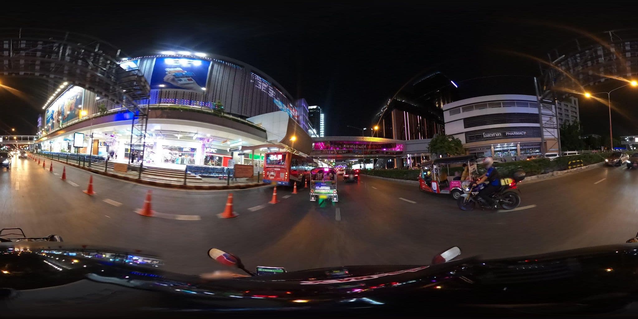 Street view near Sport Hotel (โรงแรมกีฬา), Pathum Wan — © NatchaponJ (CC BY-SA · Mapillary)