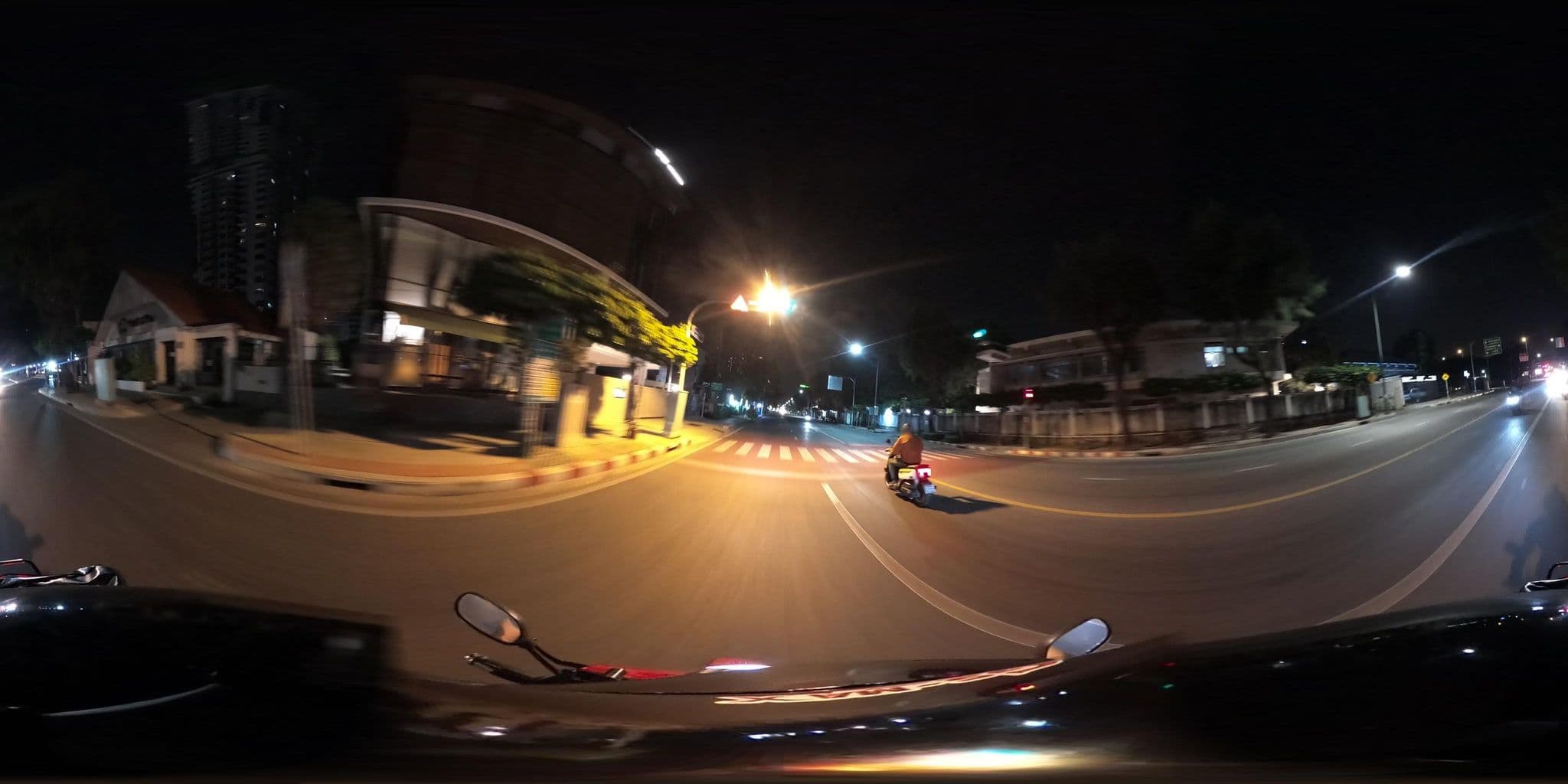 Street view near Fourseasons hotel, Phaya Thai — © NatchaponJ (CC BY-SA · Mapillary)