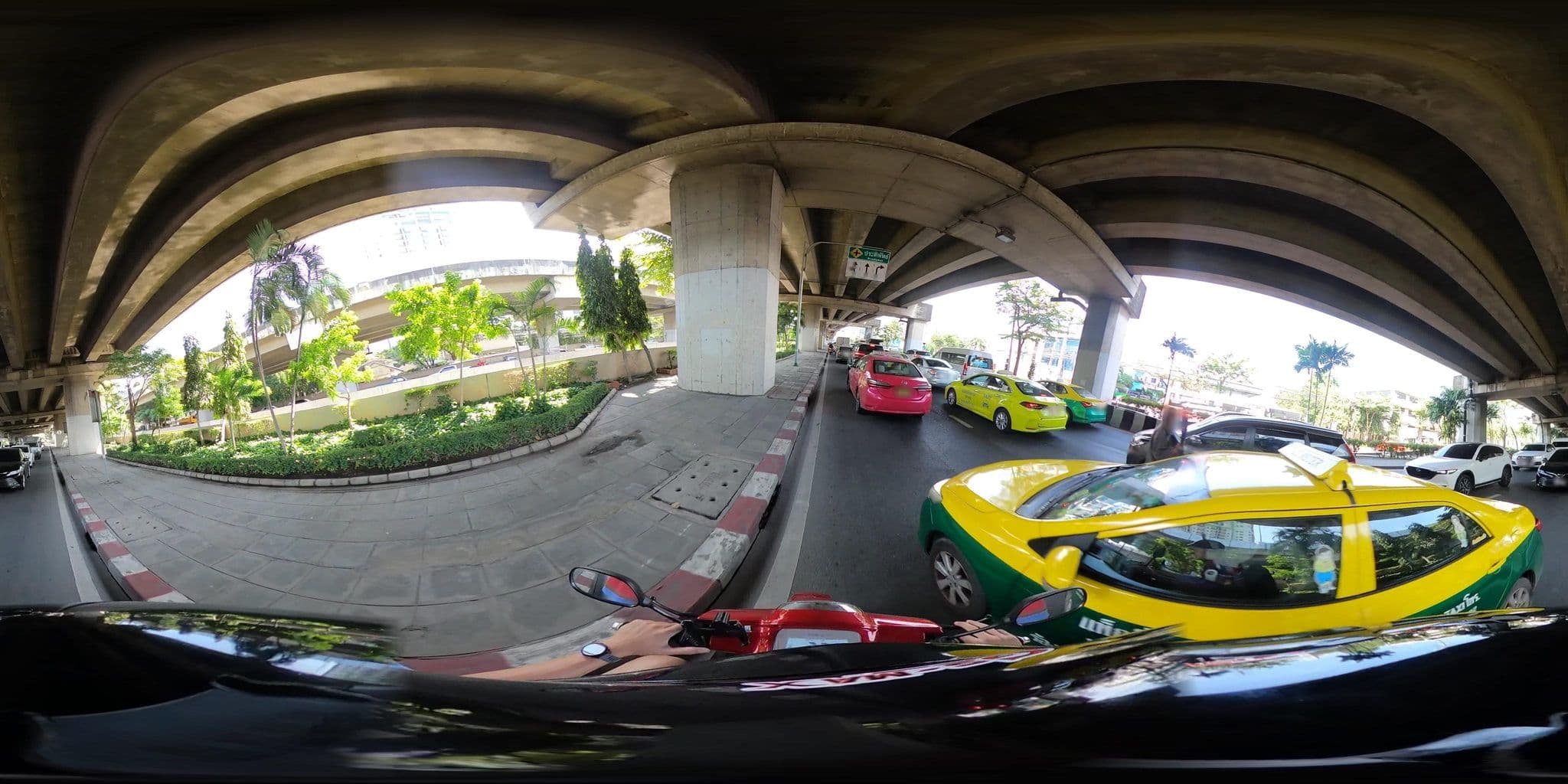 Street view near Swimming Pool @19th Fl Intro Condo, Phaya Thai — © NatchaponJ (CC BY-SA · Mapillary)