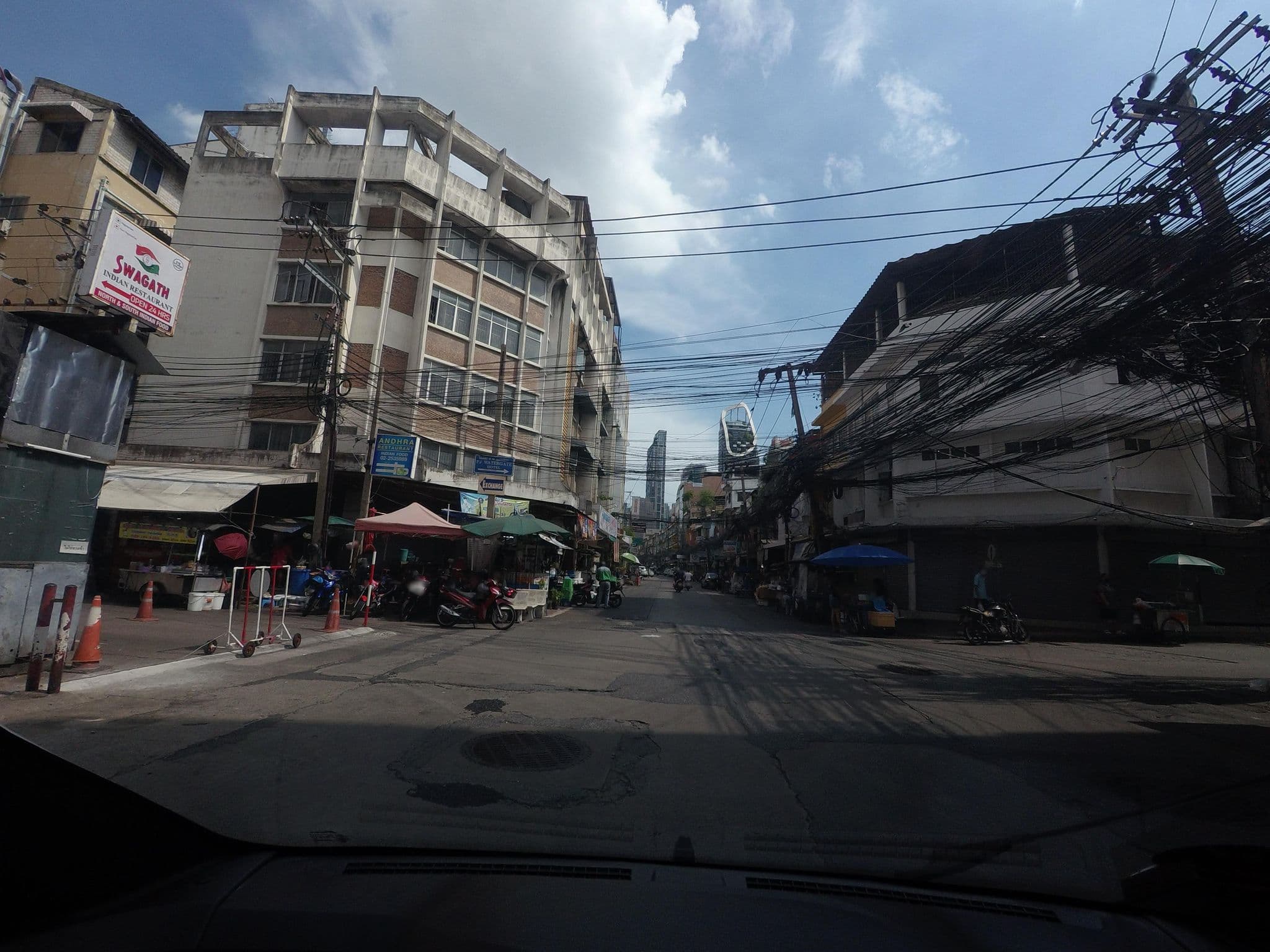 Street view near Marco Polo @ D'Ma, Makkasan — © mishari (CC BY-SA · Mapillary)