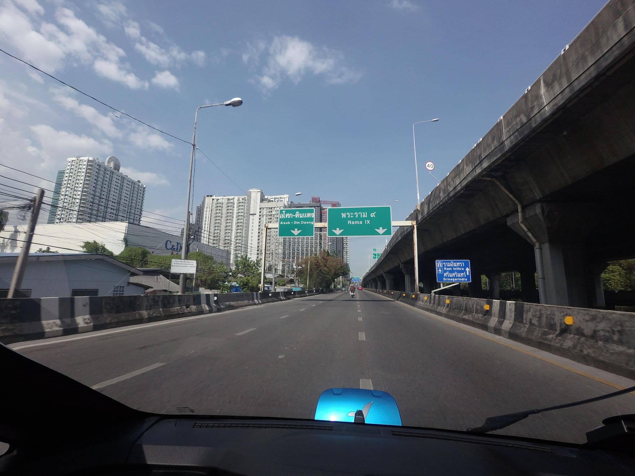 Street view near Peter&Jannis' r o om, Makkasan — © mishari (CC BY-SA · Mapillary)