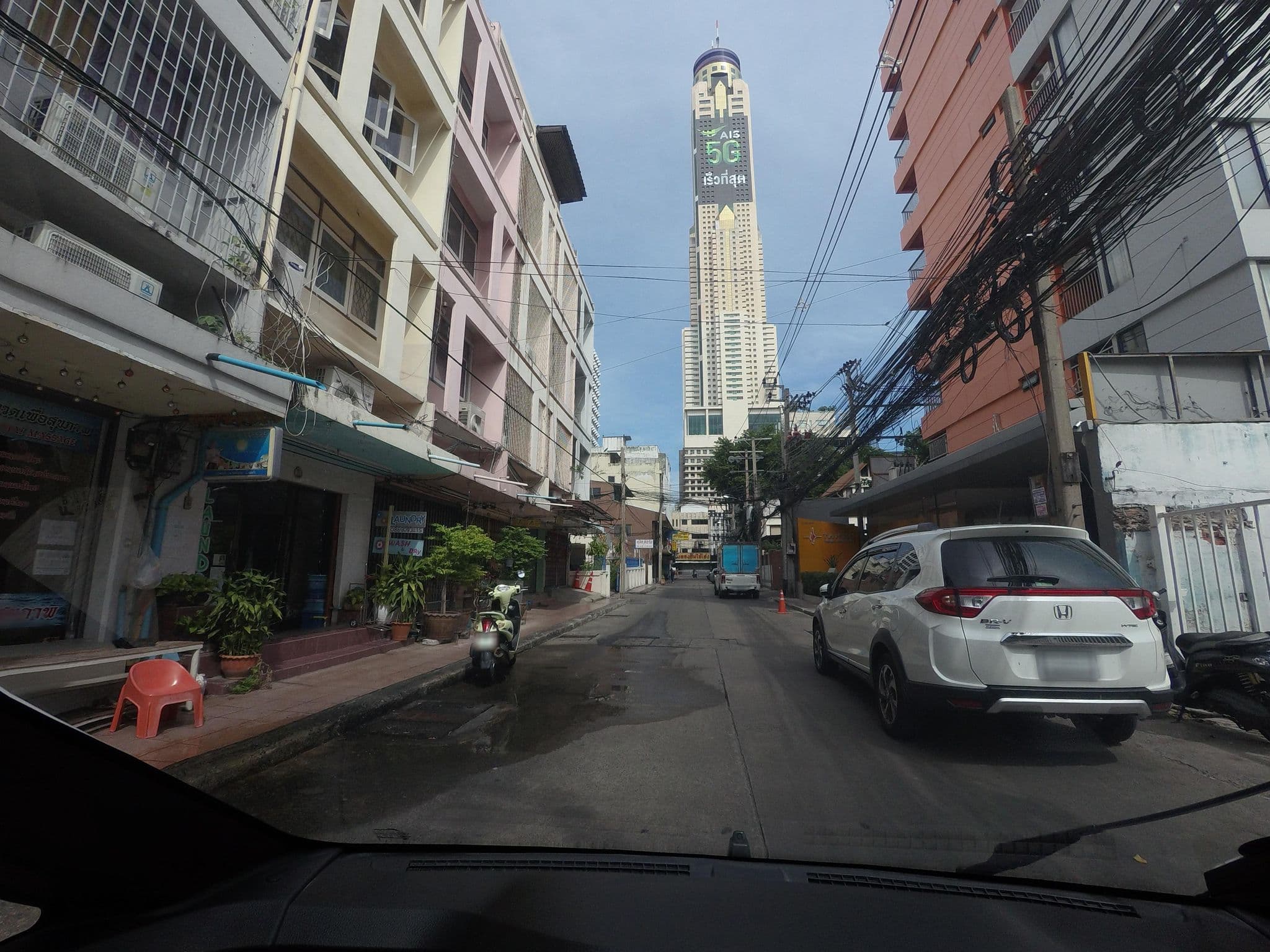 Street view near Next Travel Co., Ltd., Makkasan — © mishari (CC BY-SA · Mapillary)