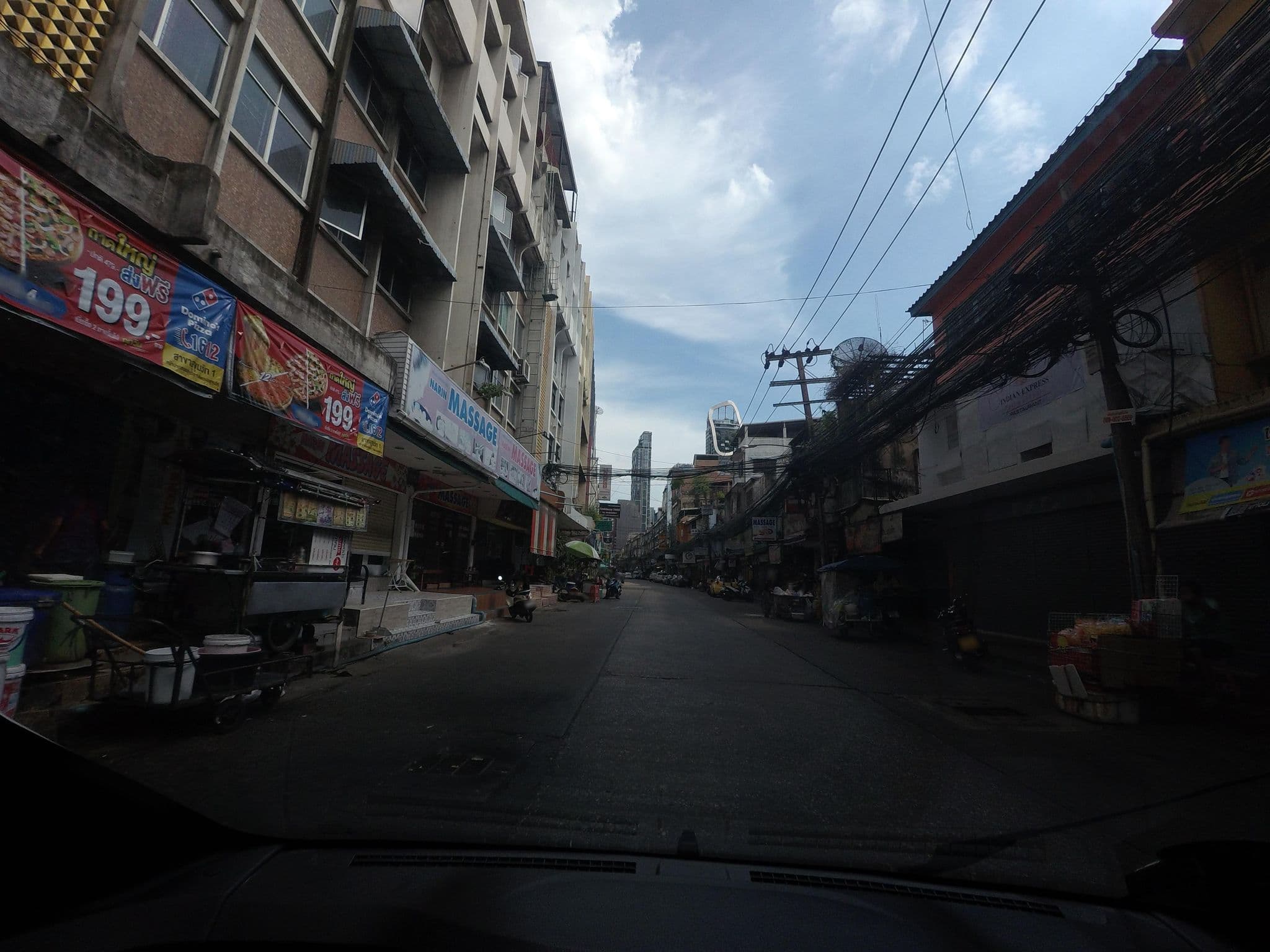 Street view near Lobby @ Ramada D'Ma Hotel, Makkasan — © mishari (CC BY-SA · Mapillary)