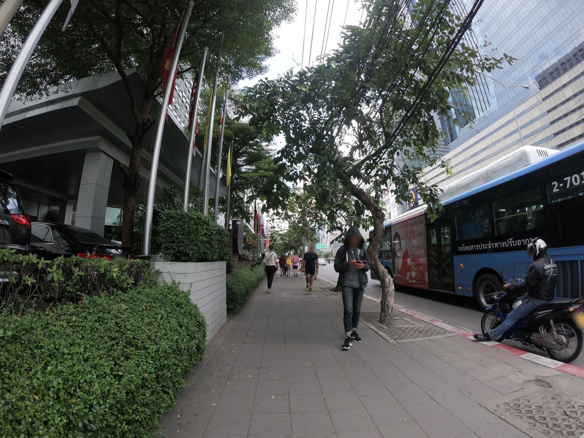 Street view near Lobby, Makkasan — © ozflor (CC BY-SA · Mapillary)