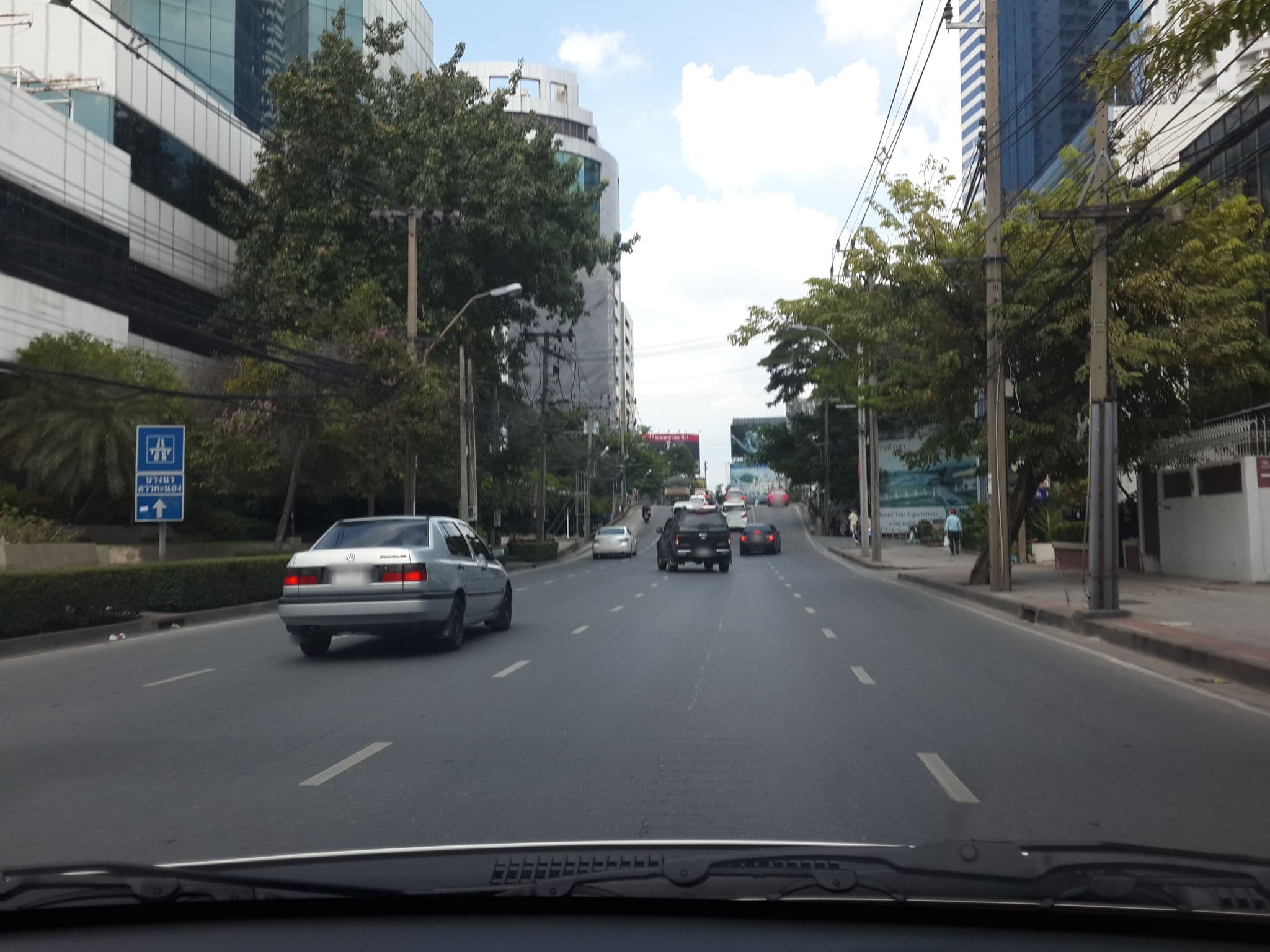Street view near The Moonite Boutique Hotel, Makkasan — © mishari (CC BY-SA · Mapillary)