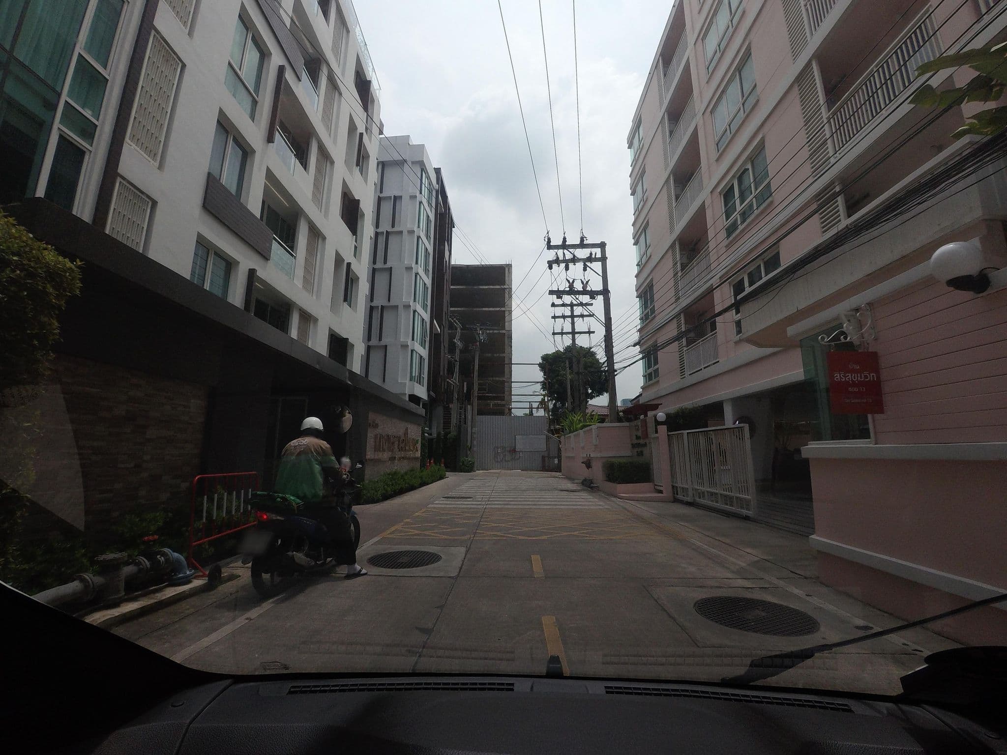 Street view near Happy Zleepy_S13, Makkasan — © mishari (CC BY-SA · Mapillary)