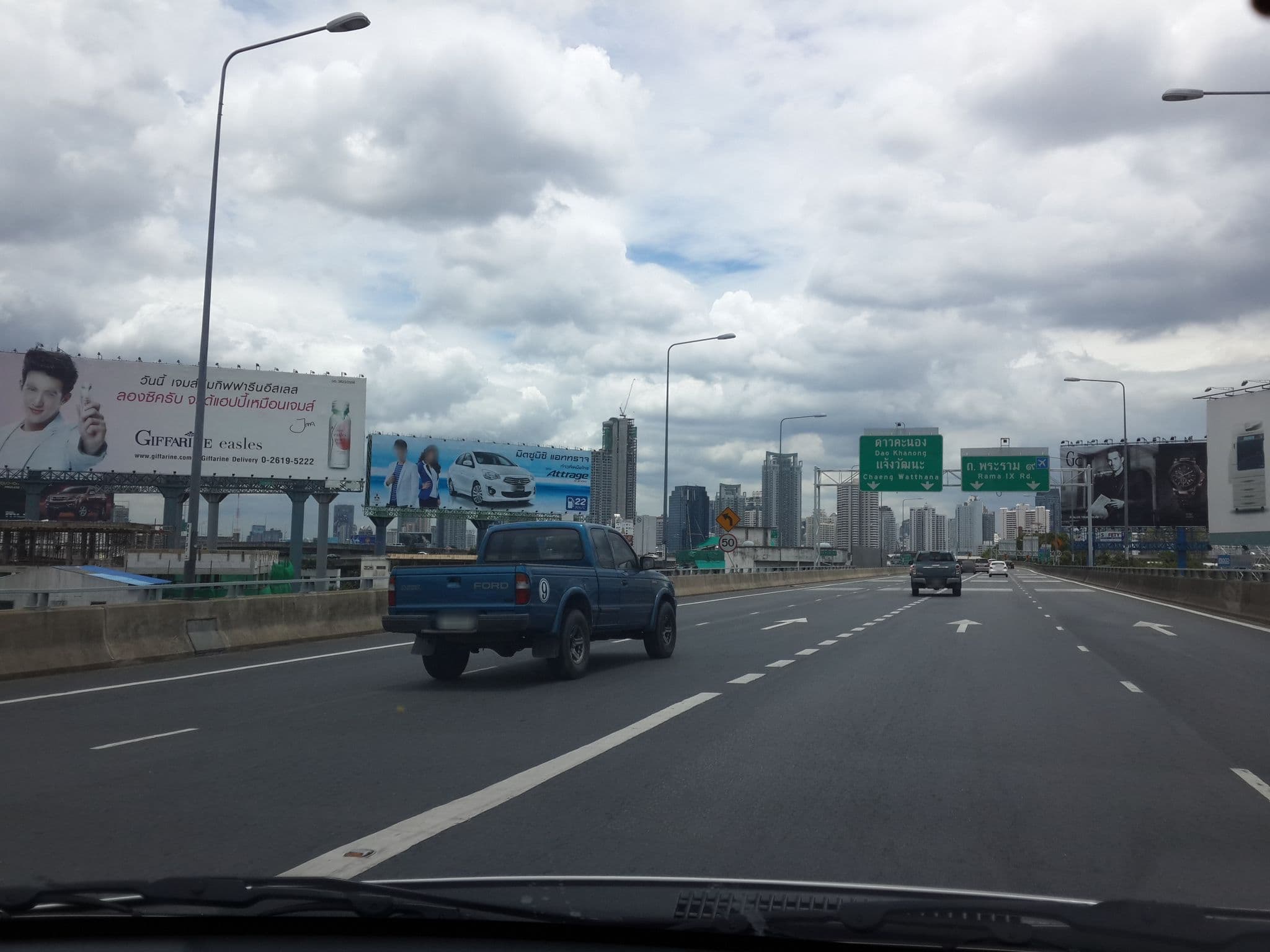 Street view near S2S Boutique Resort Bangkok, Makkasan — © mishari (CC BY-SA · Mapillary)