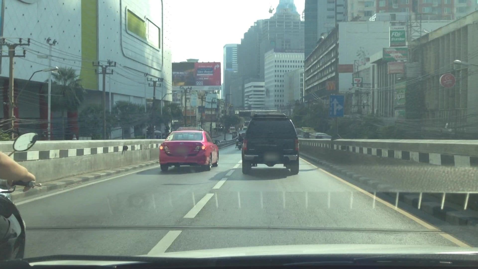Street view near Chicken Rice Hits Banget Di Depan Hotel Berkeley, Makkasan — © lvl5 (CC BY-SA · Mapillary)