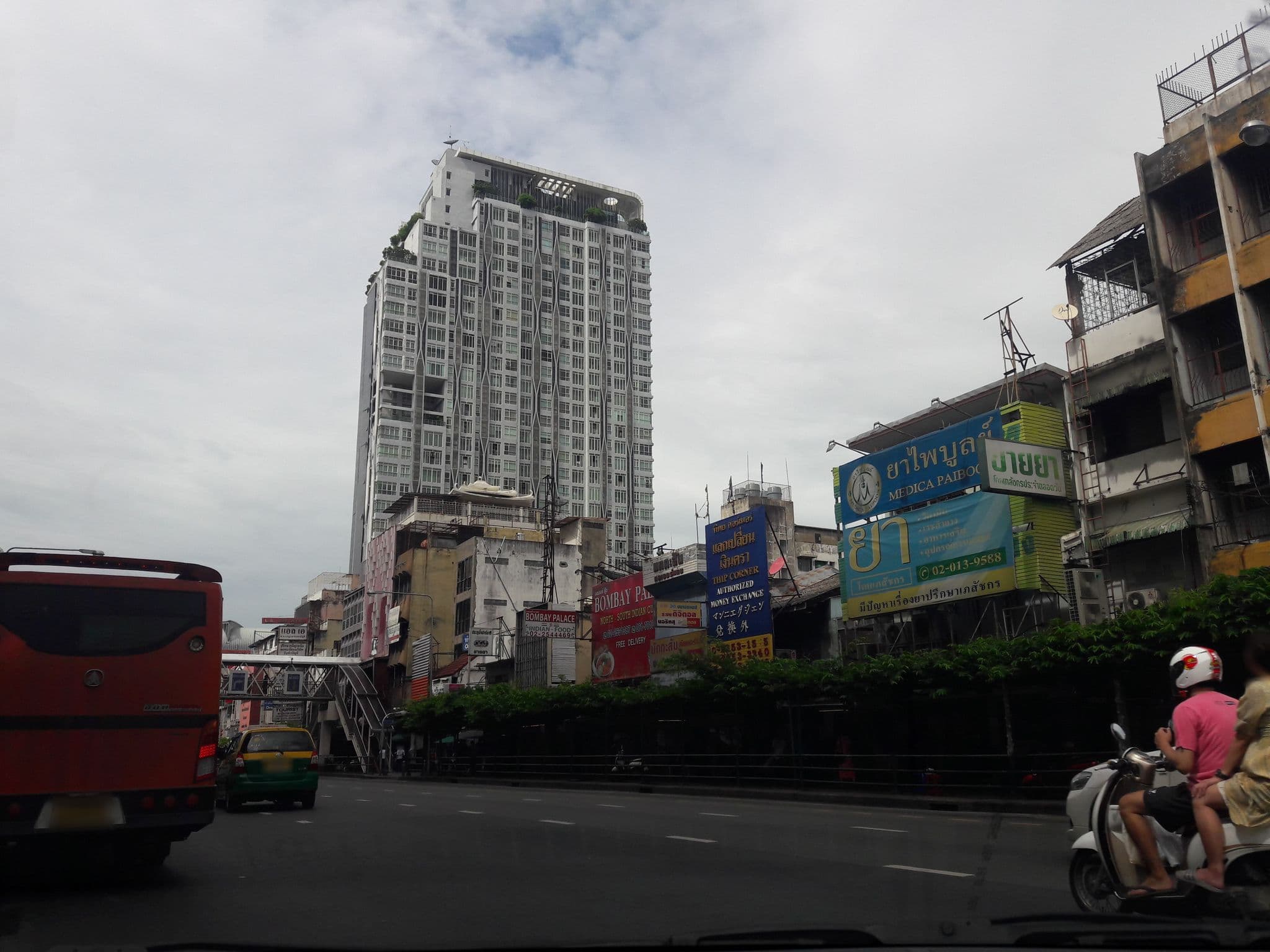 Street view near The Feuerer Suite, Makkasan — © dukeduke (CC BY-SA · Mapillary)