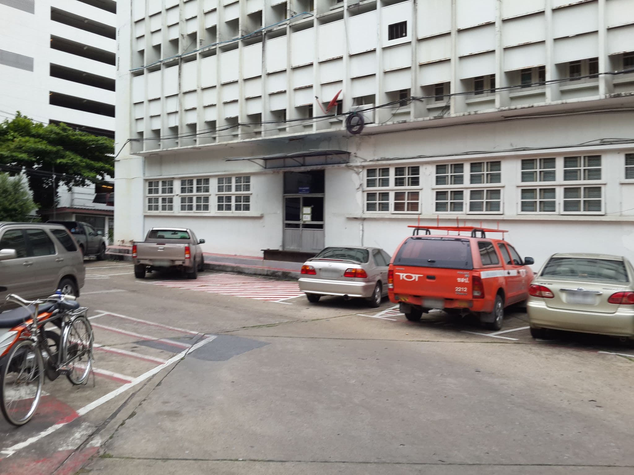 Street view near Premier room, Makkasan — © mishari (CC BY-SA · Mapillary)