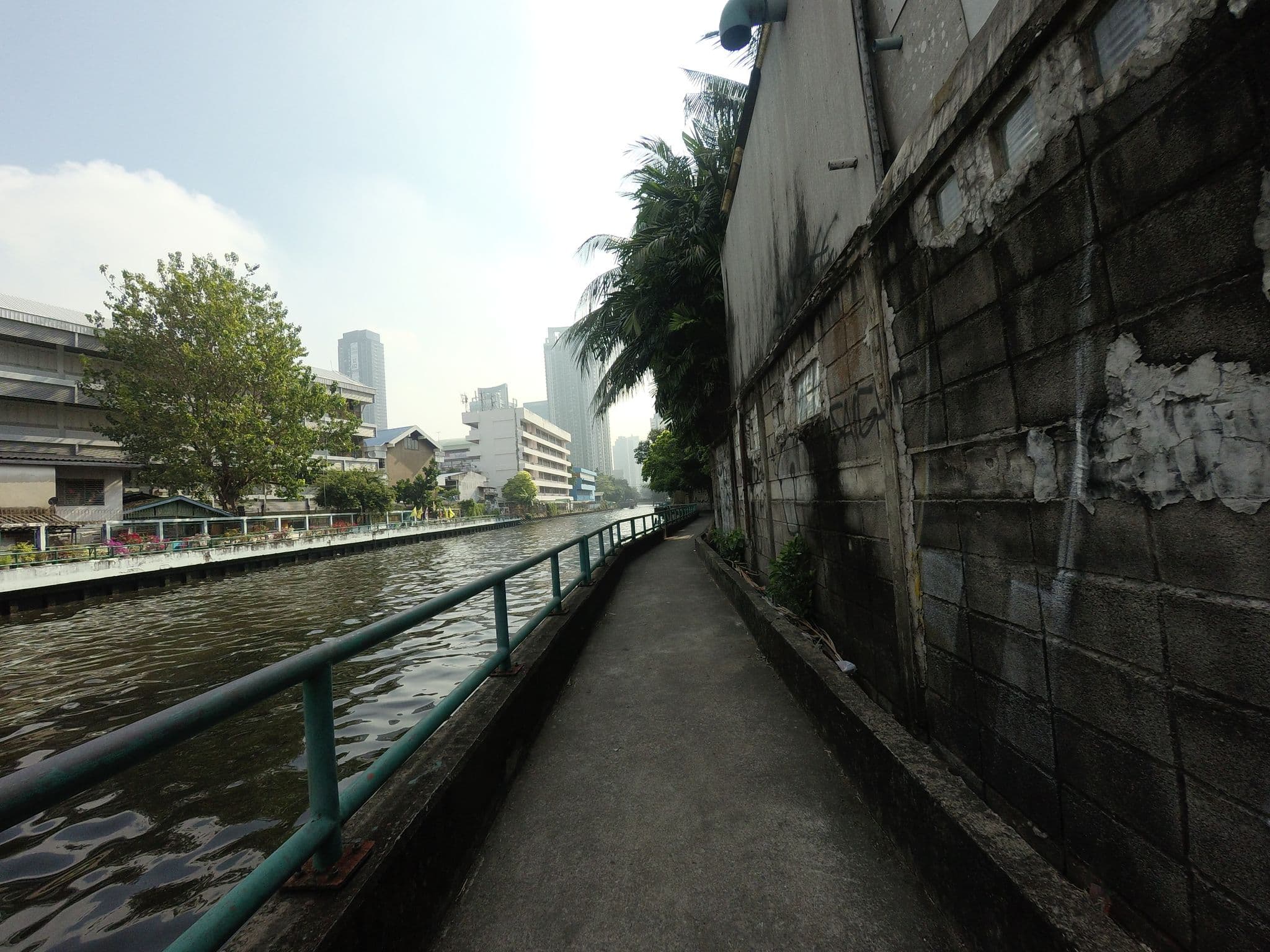 Street view near Ariyasomvilla, Makkasan — © mishari (CC BY-SA · Mapillary)