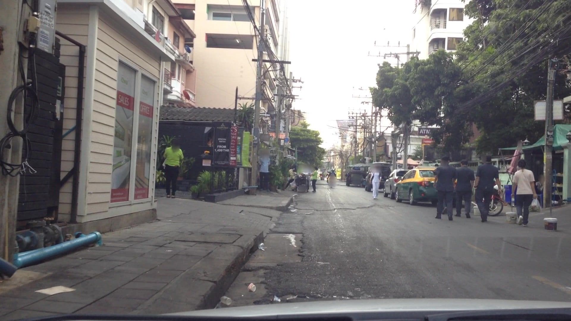 Street view near Best Western Premier Sukhumvit, Makkasan — © lvl5 (CC BY-SA · Mapillary)
