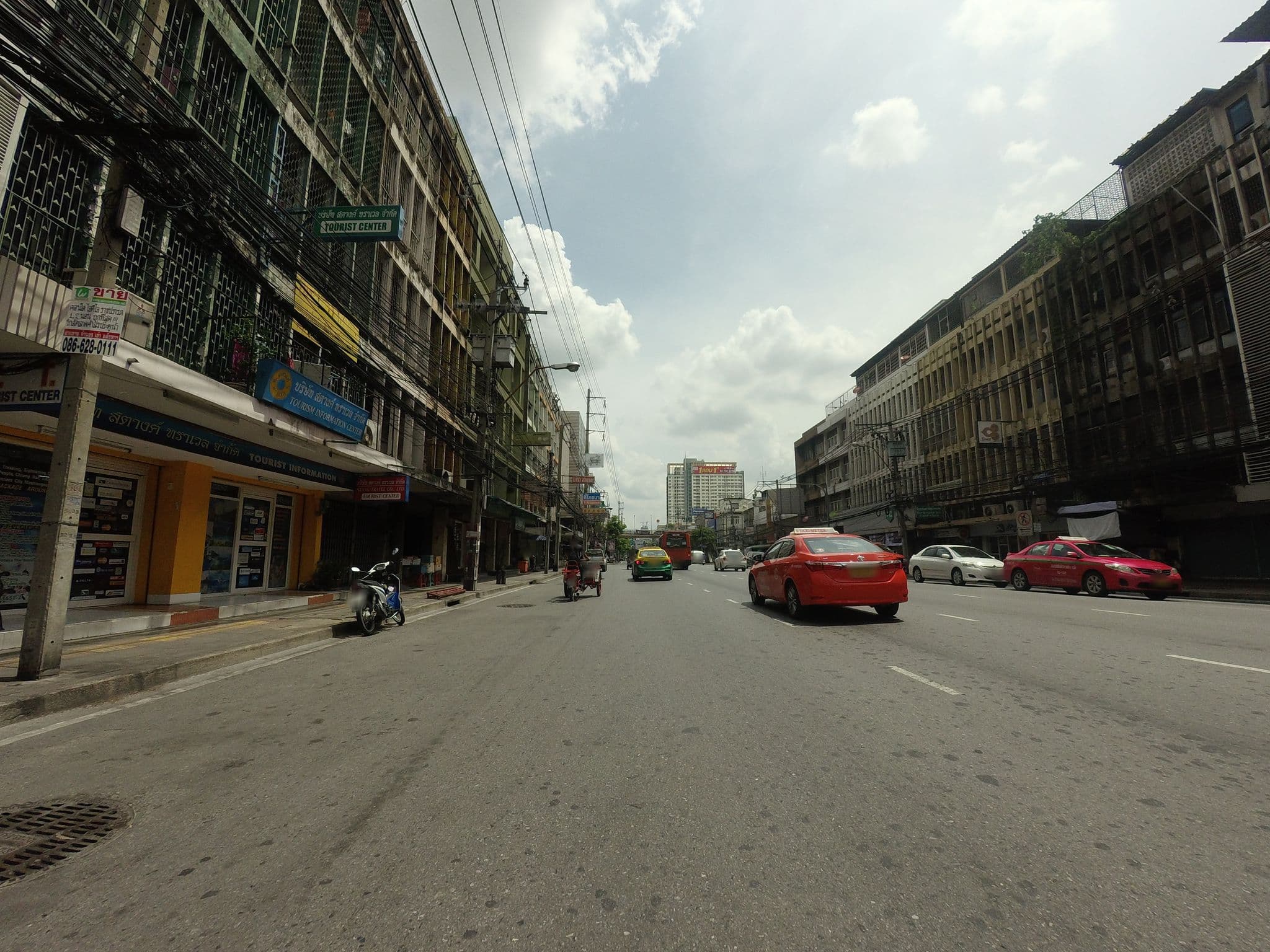Street view near ราชปรารภเพลส, Makkasan — © mishari (CC BY-SA · Mapillary)