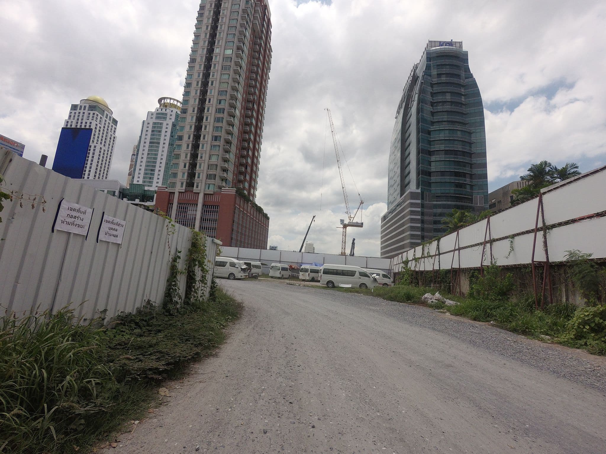 Street view near Kantary Hotel Ayutthaya (hotel & serviced apartments), Makkasan — © mishari (CC BY-SA · Mapillary)