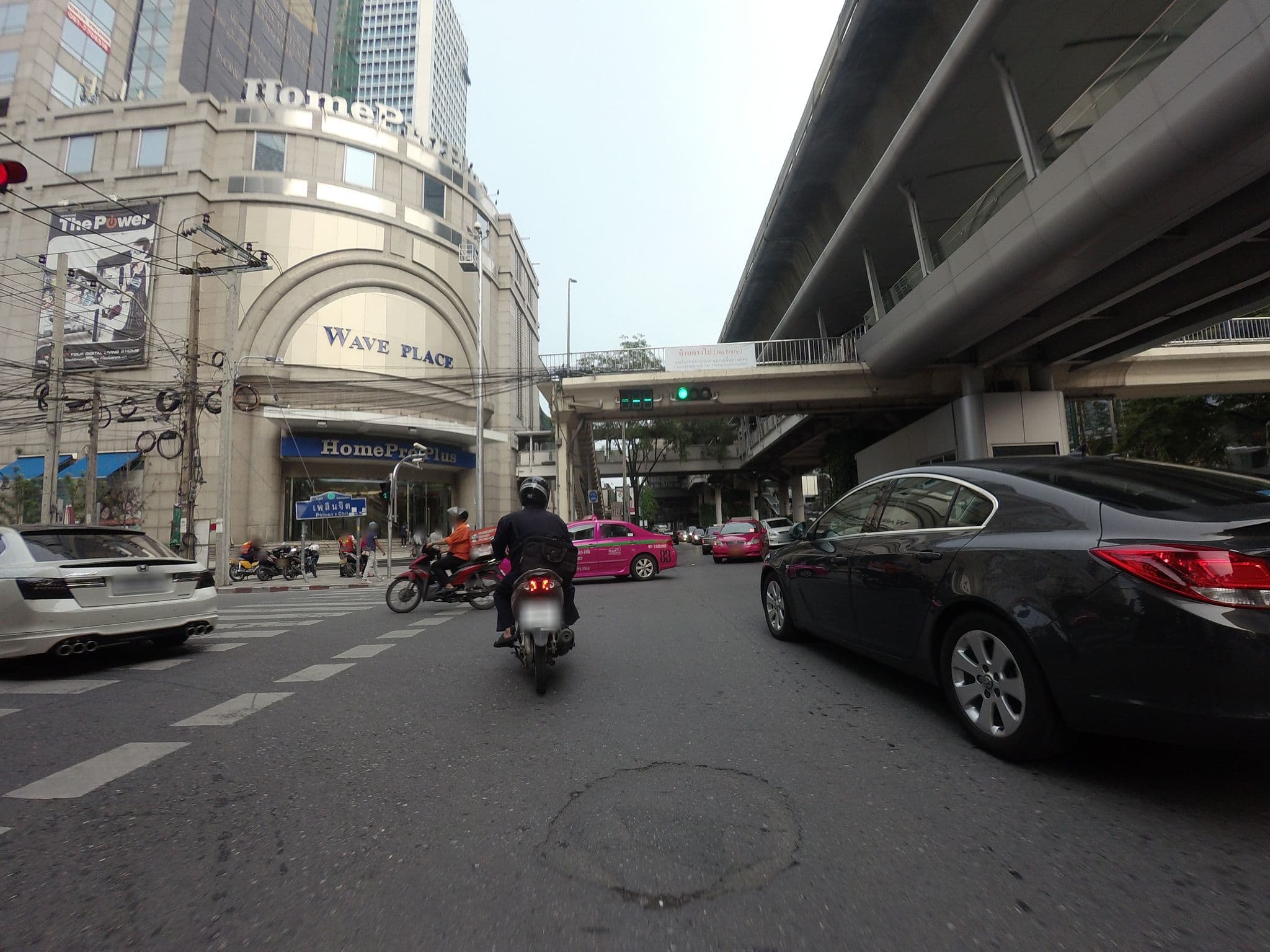 Street view near The Apartment, Makkasan — © mishari (CC BY-SA · Mapillary)