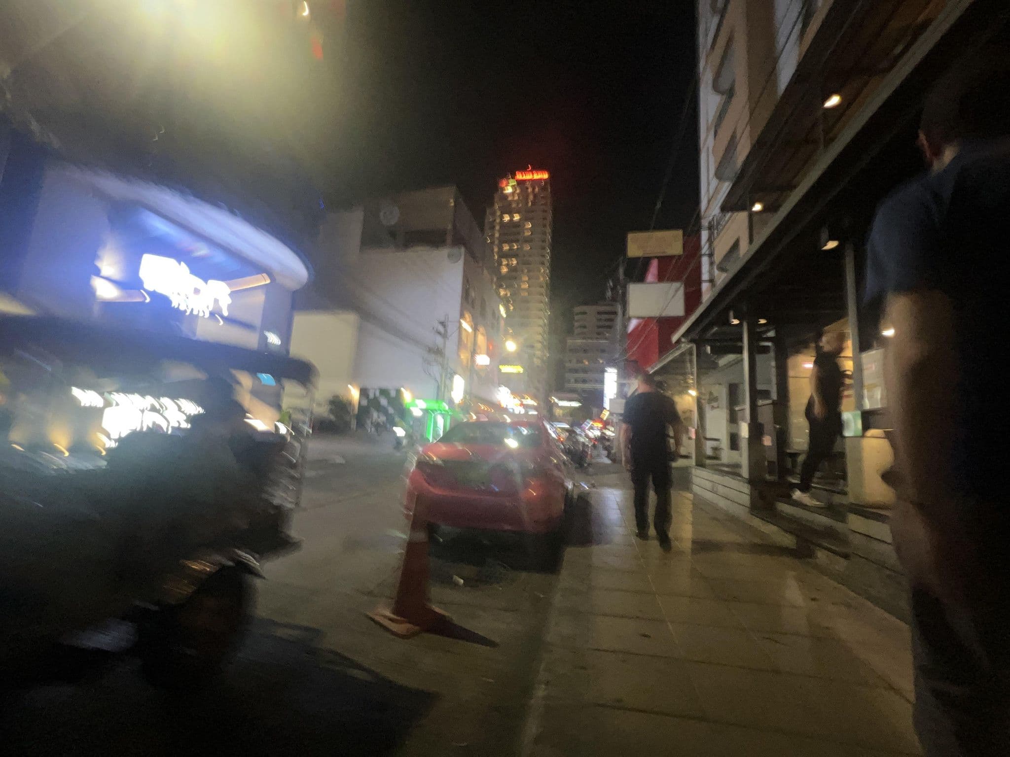 Street view near Re:Charge Gym At Aloft Hotel, Makkasan — © shogohirasawa (CC BY-SA · Mapillary)